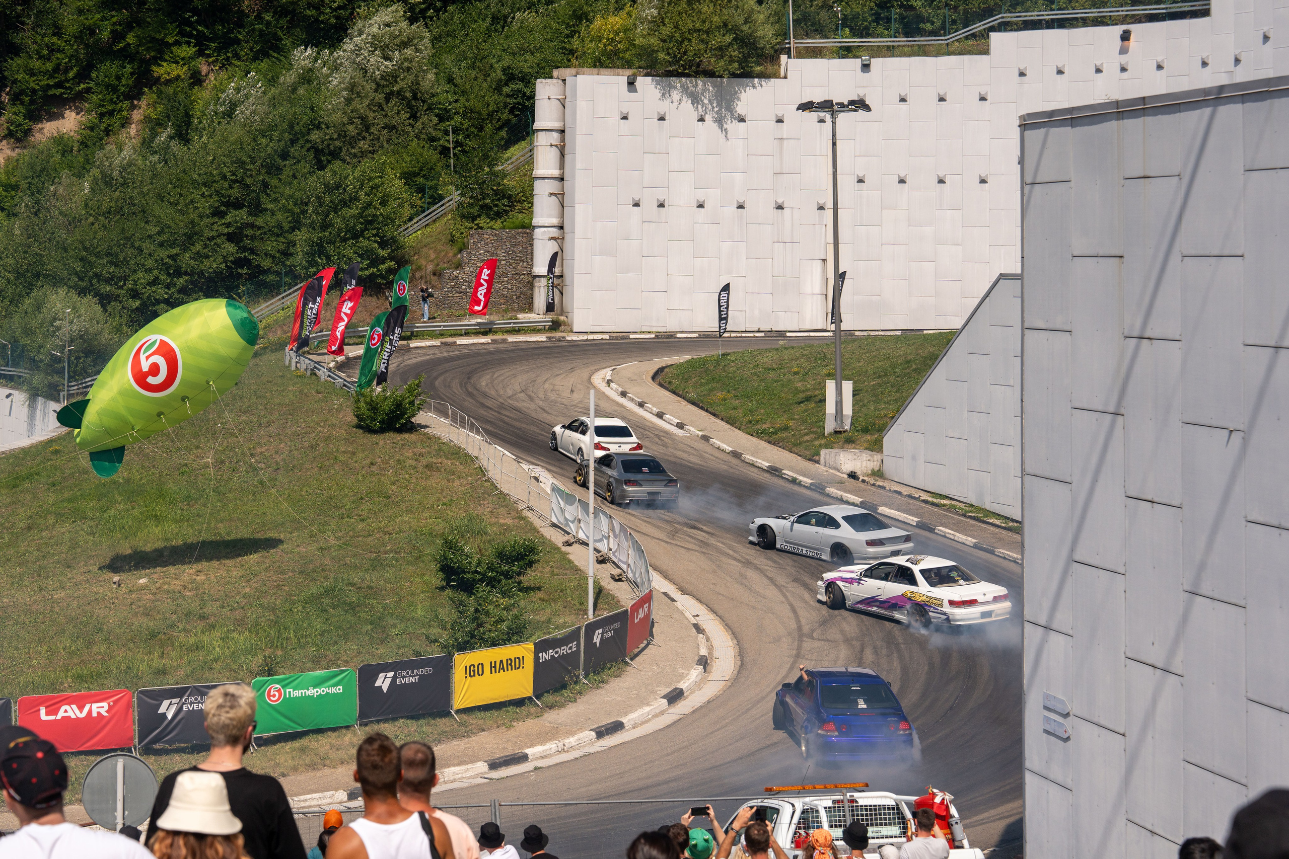 Фотоотчет партнеской интеграции для сети «Пятерочка» на фестивале «Grounded». Репортажный фотограф в Красной Поляне и Сочи Павлюченко Екатерина