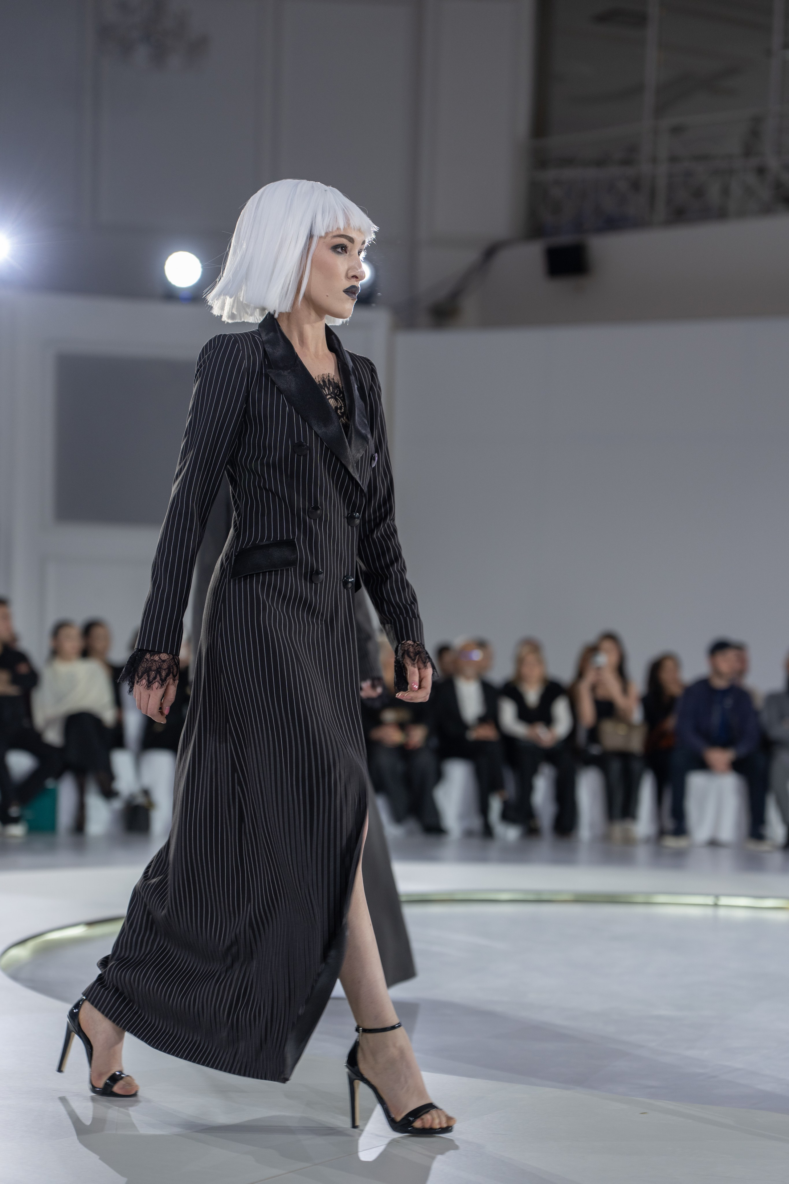 Дизайнер Umed Kuchkaliev. Сайт Алматинского НЮ АРТ, будуар и фэшн фотографа Дениса Карпенко