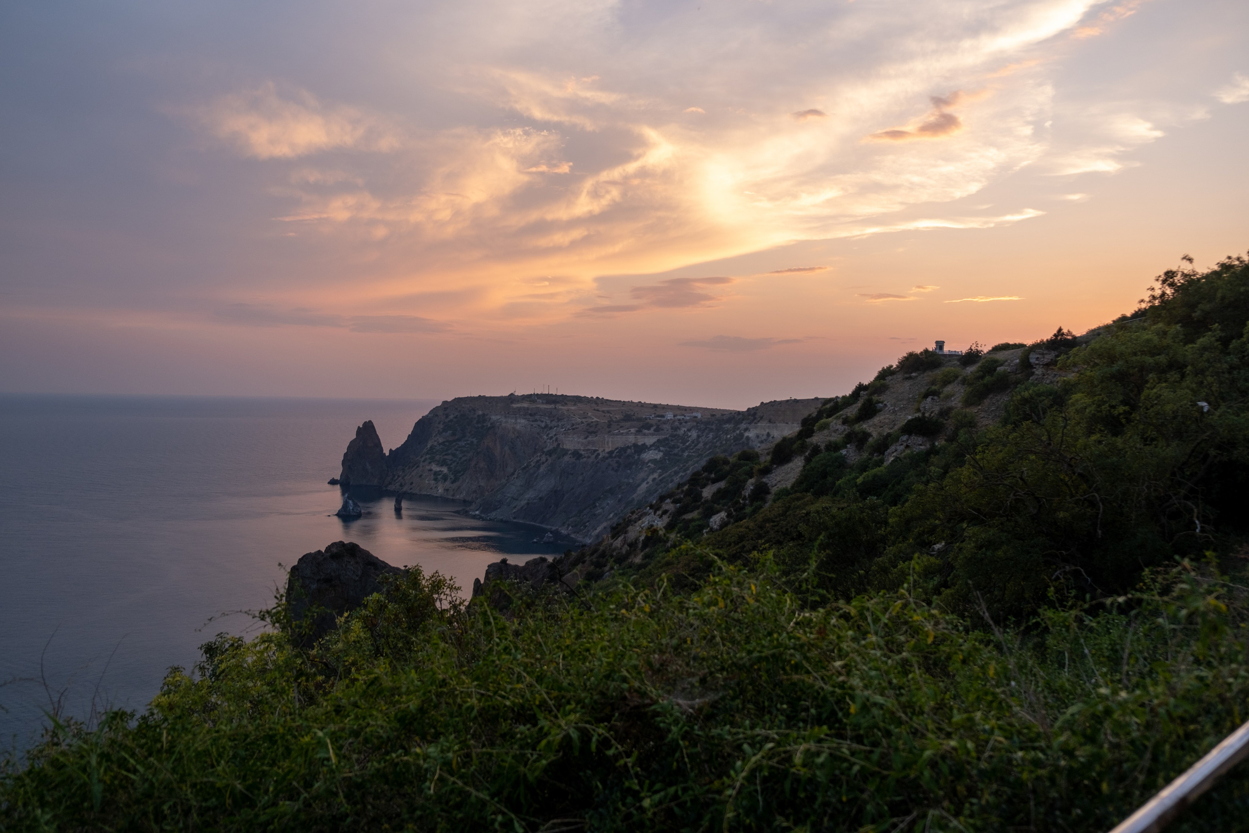 Фотосессия на море. Яшмовый пляж, Севастополь. Фиолент. Даша и Дмитрий. Профессиональная фотосъемка в Крыму. Натуральные эмоции и живые кадры. Забронируйте дату прямо сейчас!