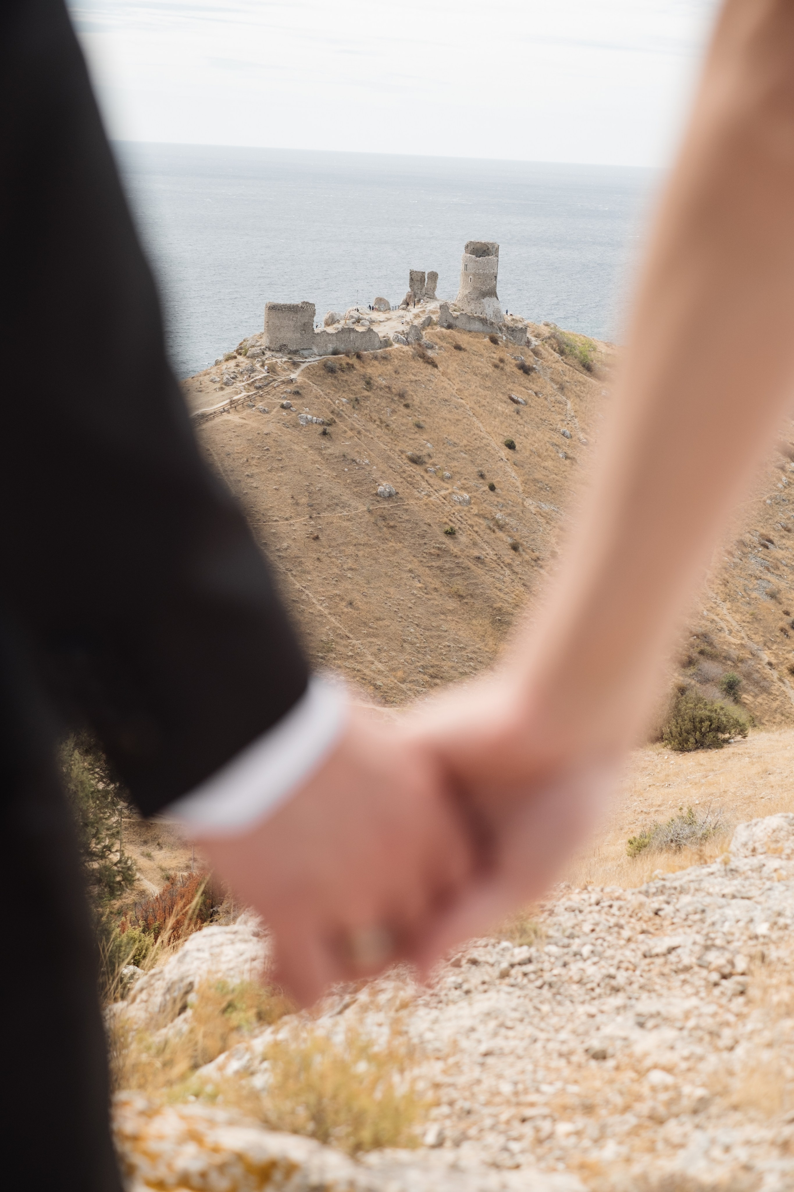 Дарья и Виктор в Балаклаве и на Фиоленте. Профессиональная фотосъемка в Крыму. Натуральные эмоции и живые кадры. Забронируйте дату прямо сейчас!