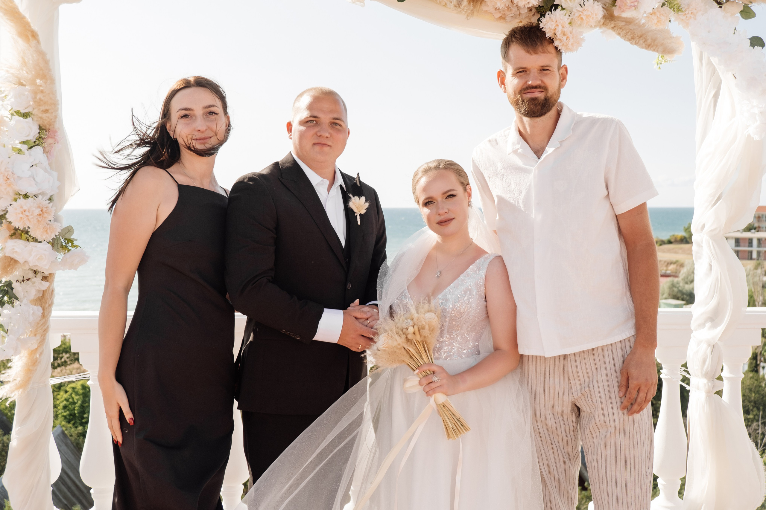 Свадебный ретопртаж. Профессиональная фотосъемка в Крыму. Натуральные эмоции и живые кадры. Забронируйте дату прямо сейчас!