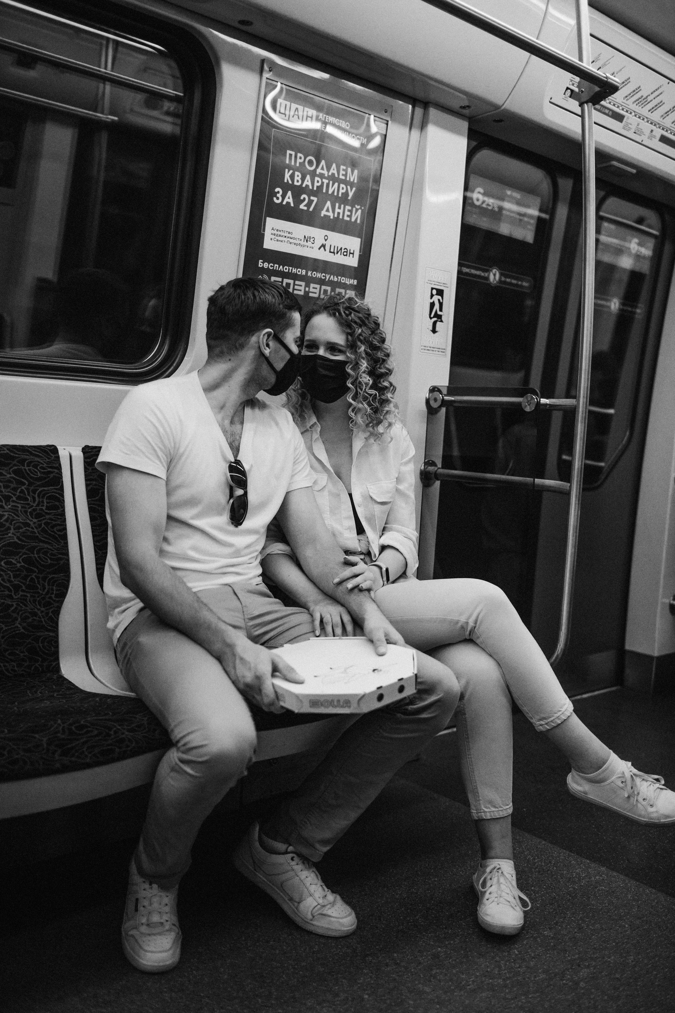 В метро. Свадебный и семейный фотограф Спб Бошман Ирина