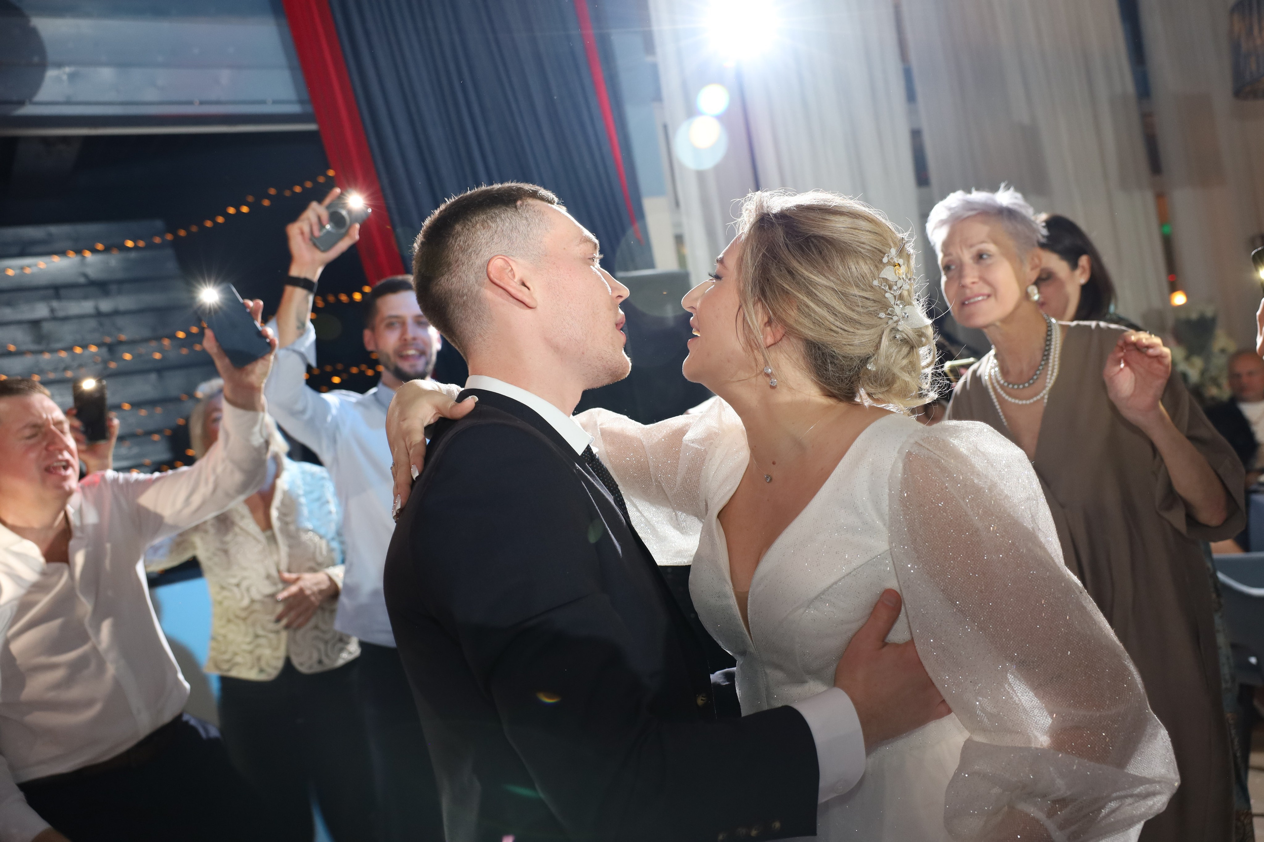 𝒜𝓇𝓉𝑒𝓂 & 𝐿𝓎𝓊𝓈𝓎𝒶 (𝓇𝑒𝓈𝓉𝒶𝓊𝓇𝒶𝓃𝓉). 𝑀𝑜𝓈𝒸𝑜𝓌. Свадебный фотограф в Санкт-Петербурге