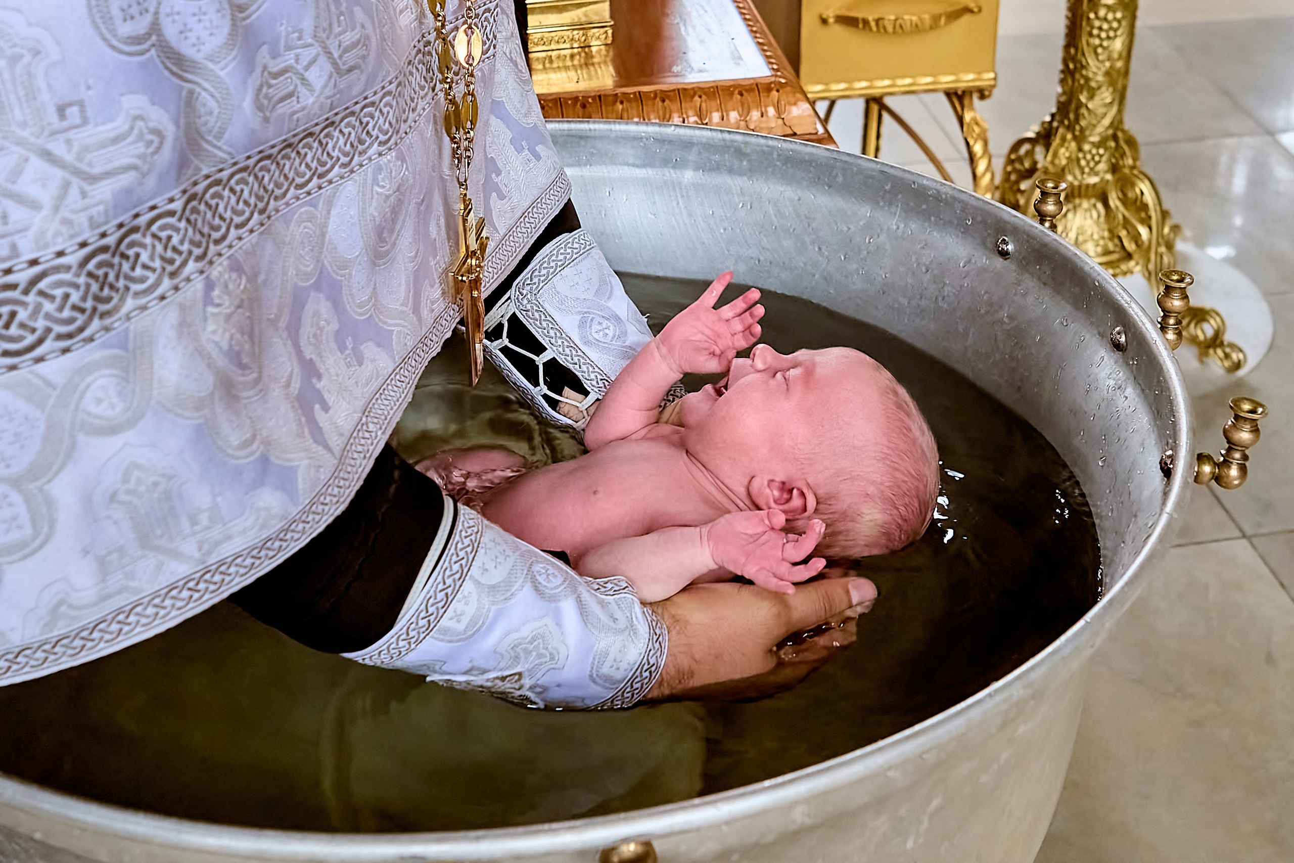 Фотограф Таинства Крещения и Венчания в Дзержинске и Нижнем Новгороде для фотокниги и альбомов