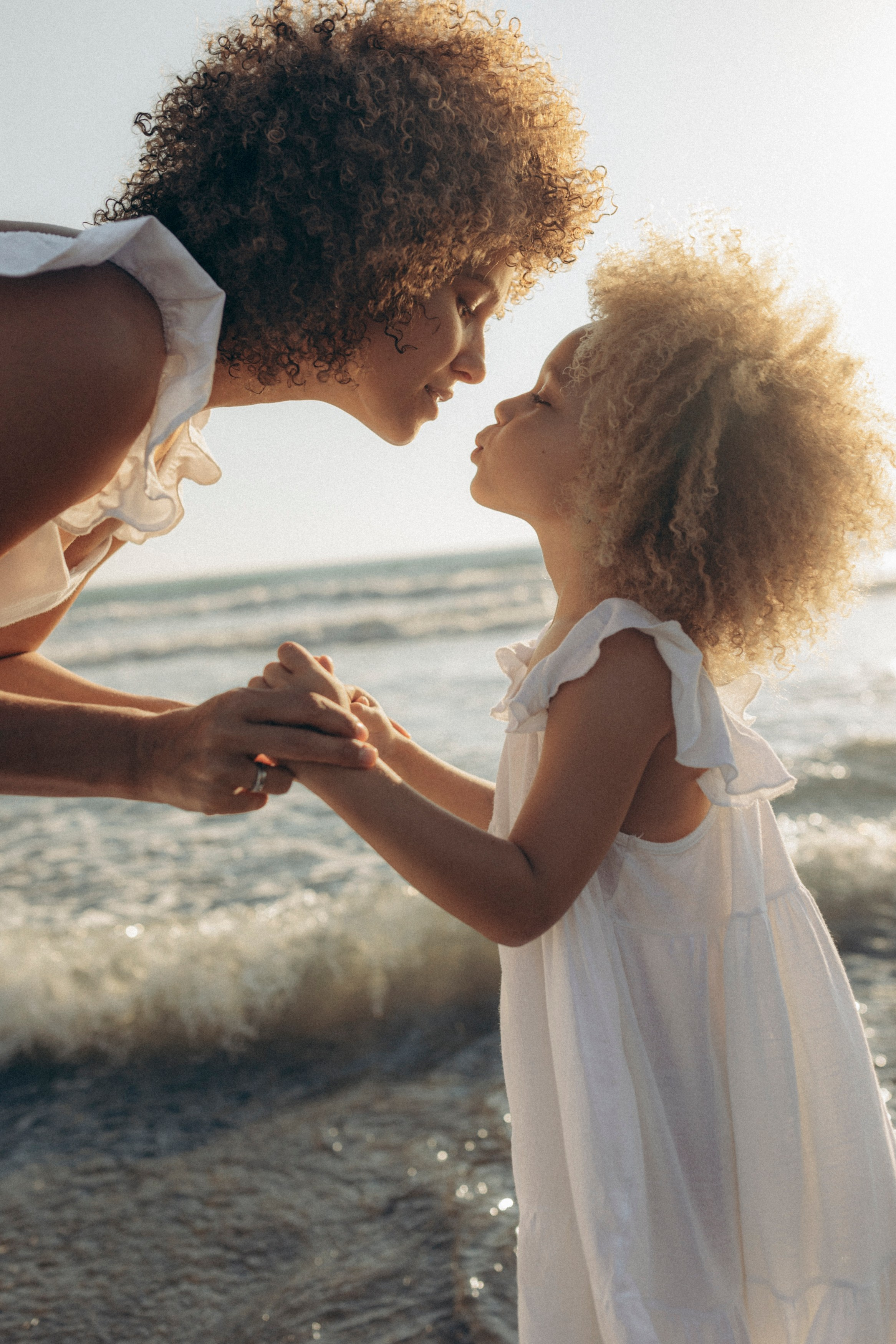 Sandy toes and family smiles. Katerina Nord | Wedding and Couple Photographer in Germany and Europe
