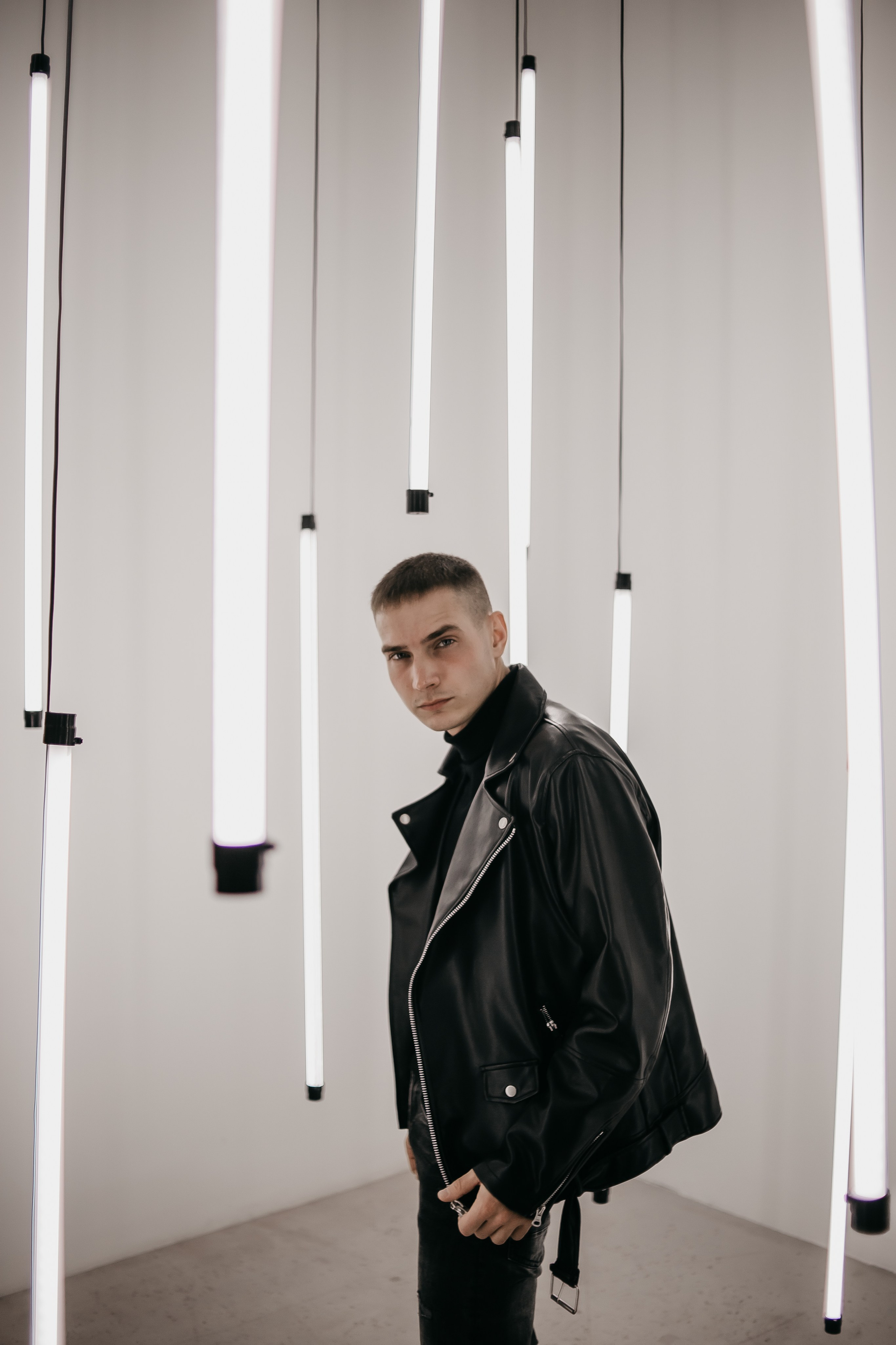 Евгений. Фото в неоне. Фотограф Регина Крикунова г. Красноярск