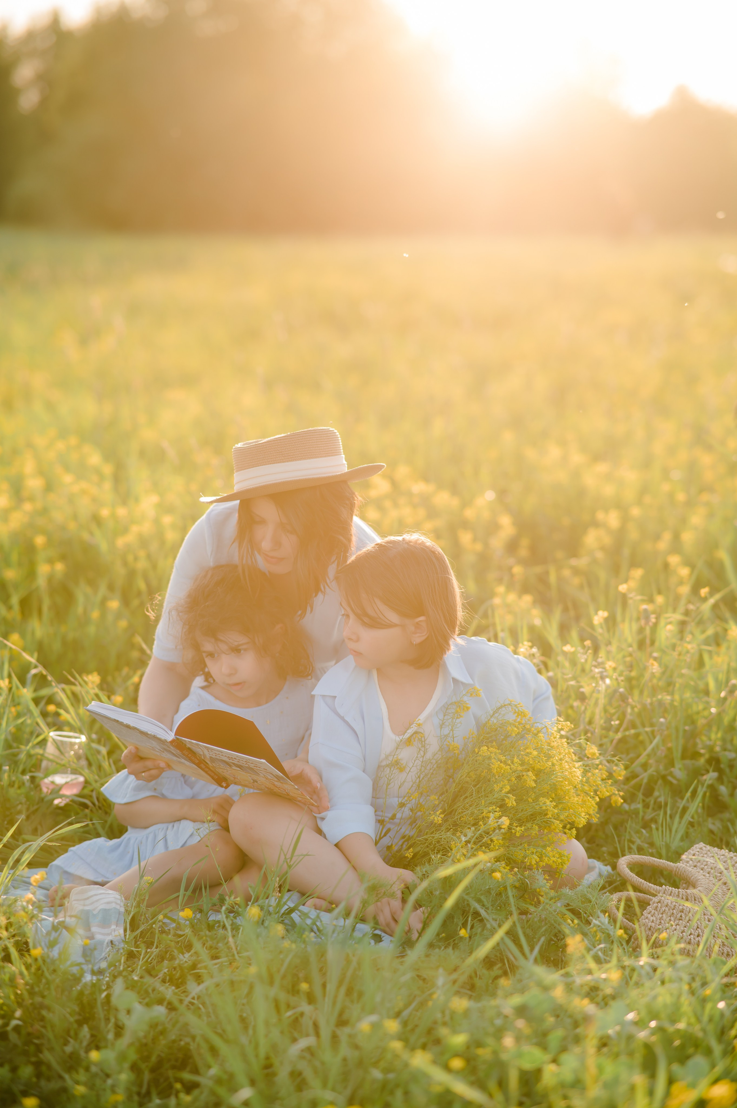 Анна, Дарья и Мария. Рапс. Свадебный и семейный фотограф Евгения Кононова