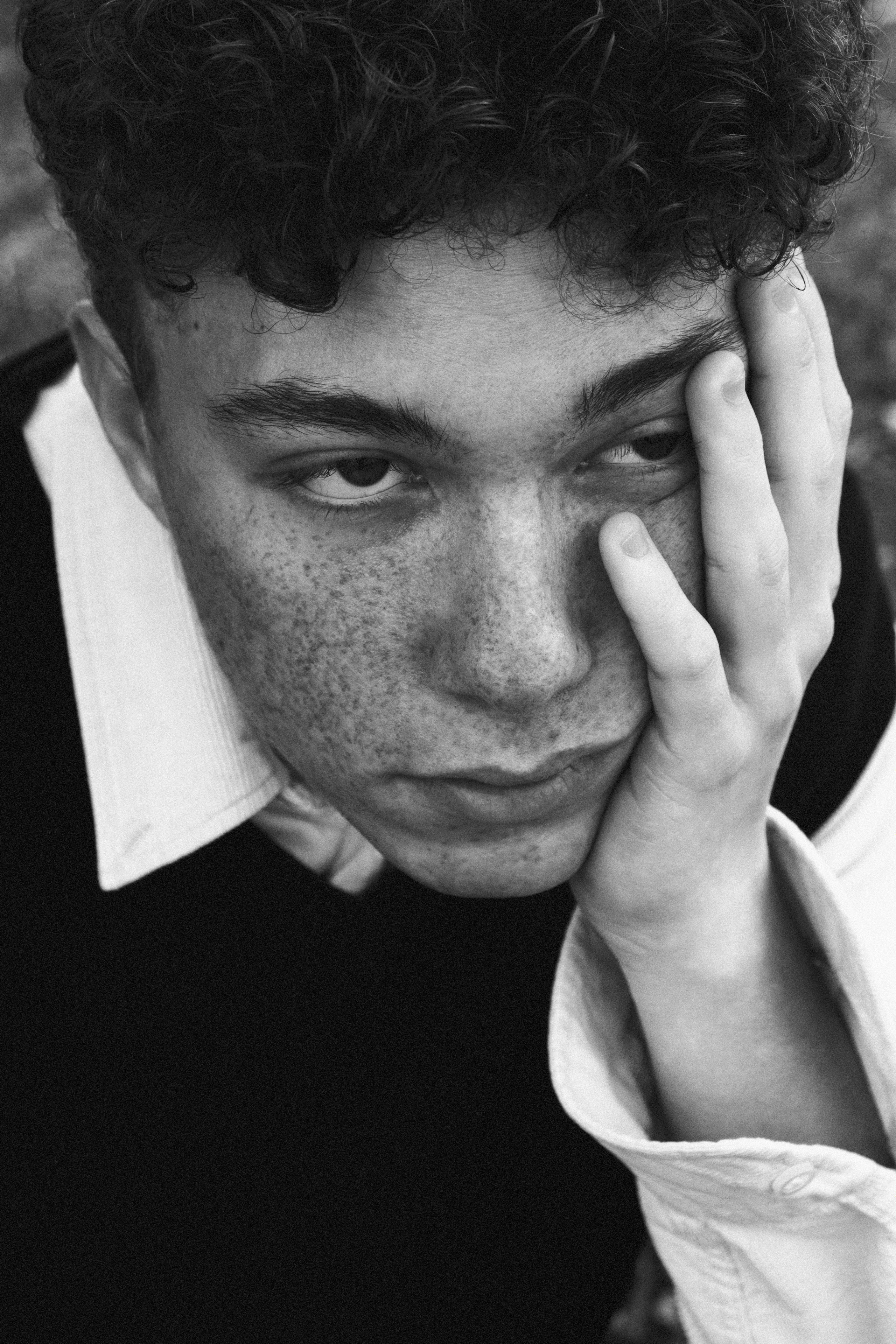 Мальчик с яблоком. Gerasko Aleks — Портрет, кричащий тишиной