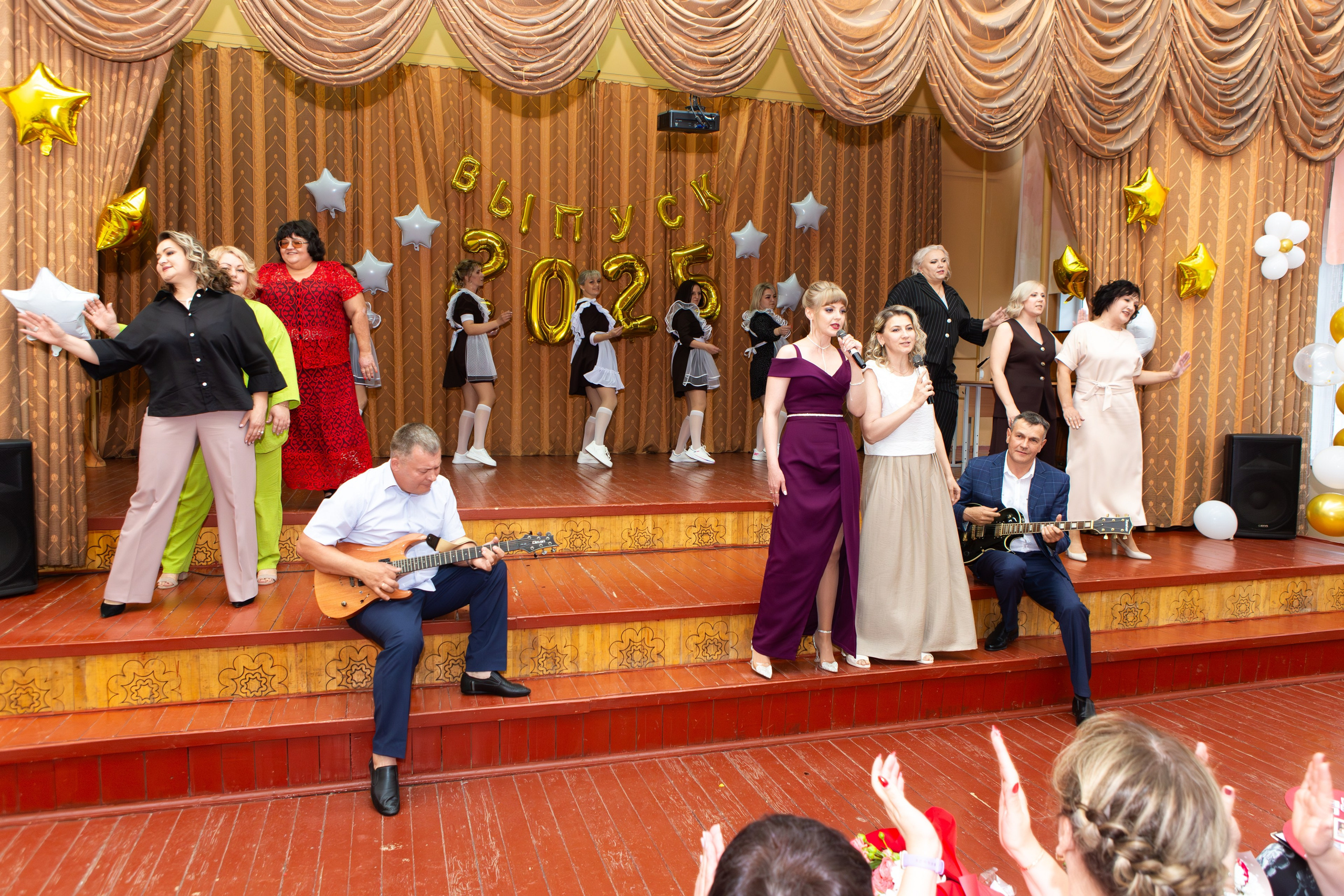 ВРУЧЕНИЕ ДИПЛОМОВ 2025 9 ШКОЛА Г.МЦЕНСК. Профессиональный фотограф в Мценске и Орловской области