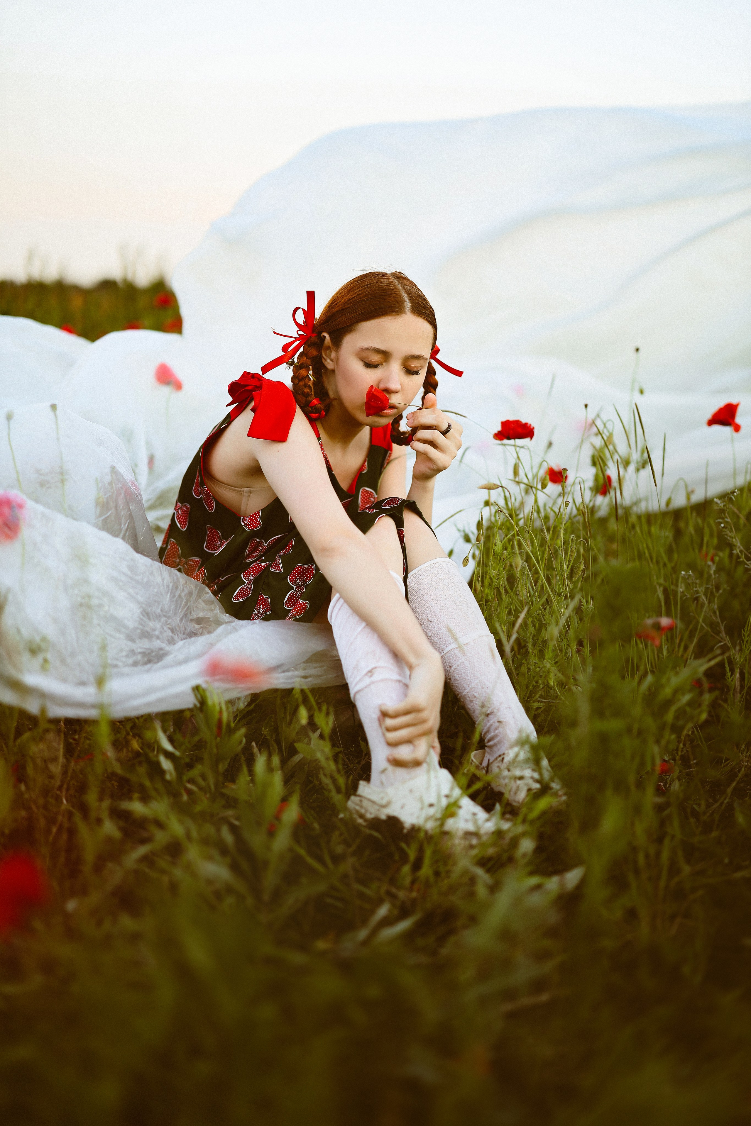 Фотосессия девочек в поле маков. Свадебный и семейный фотограф в Абхазии Жанна Соснина