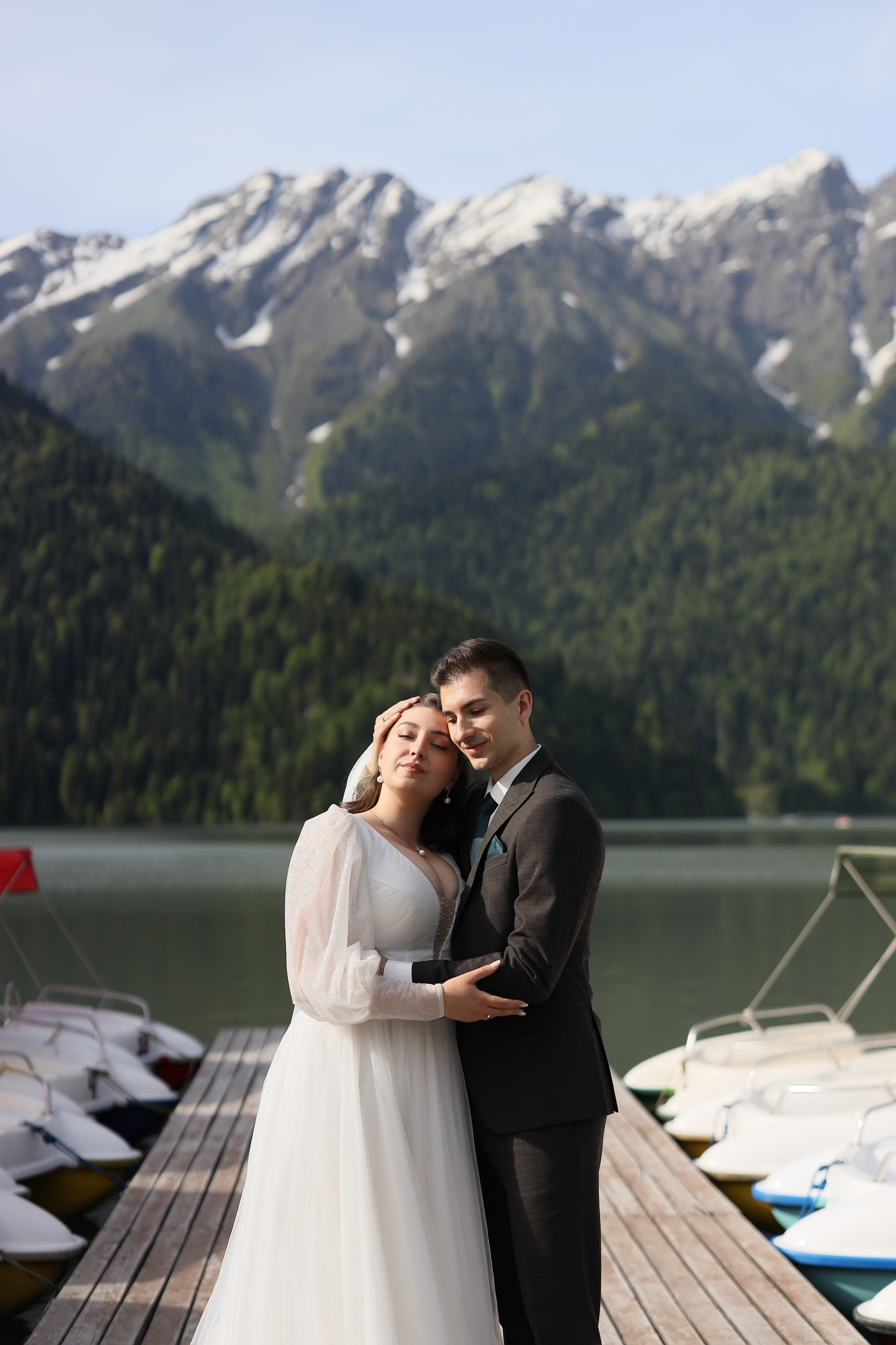 Свадебное Love story на озере Рица. Свадебный и семейный фотограф в Абхазии Жанна Соснина
