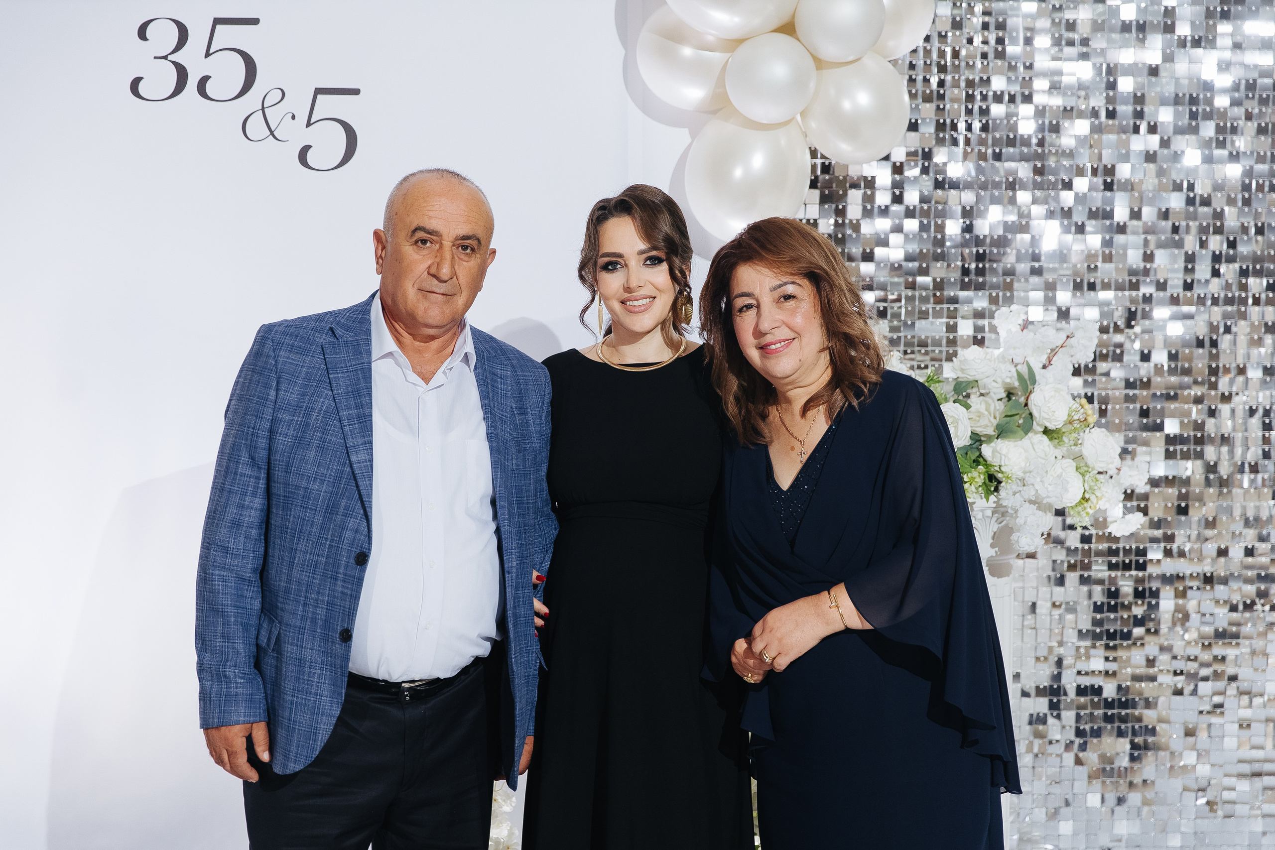 Ани и Назели. 35&5 День рождения, «Янтарь». Фотограф в Красноярске Надежда Воскресенская