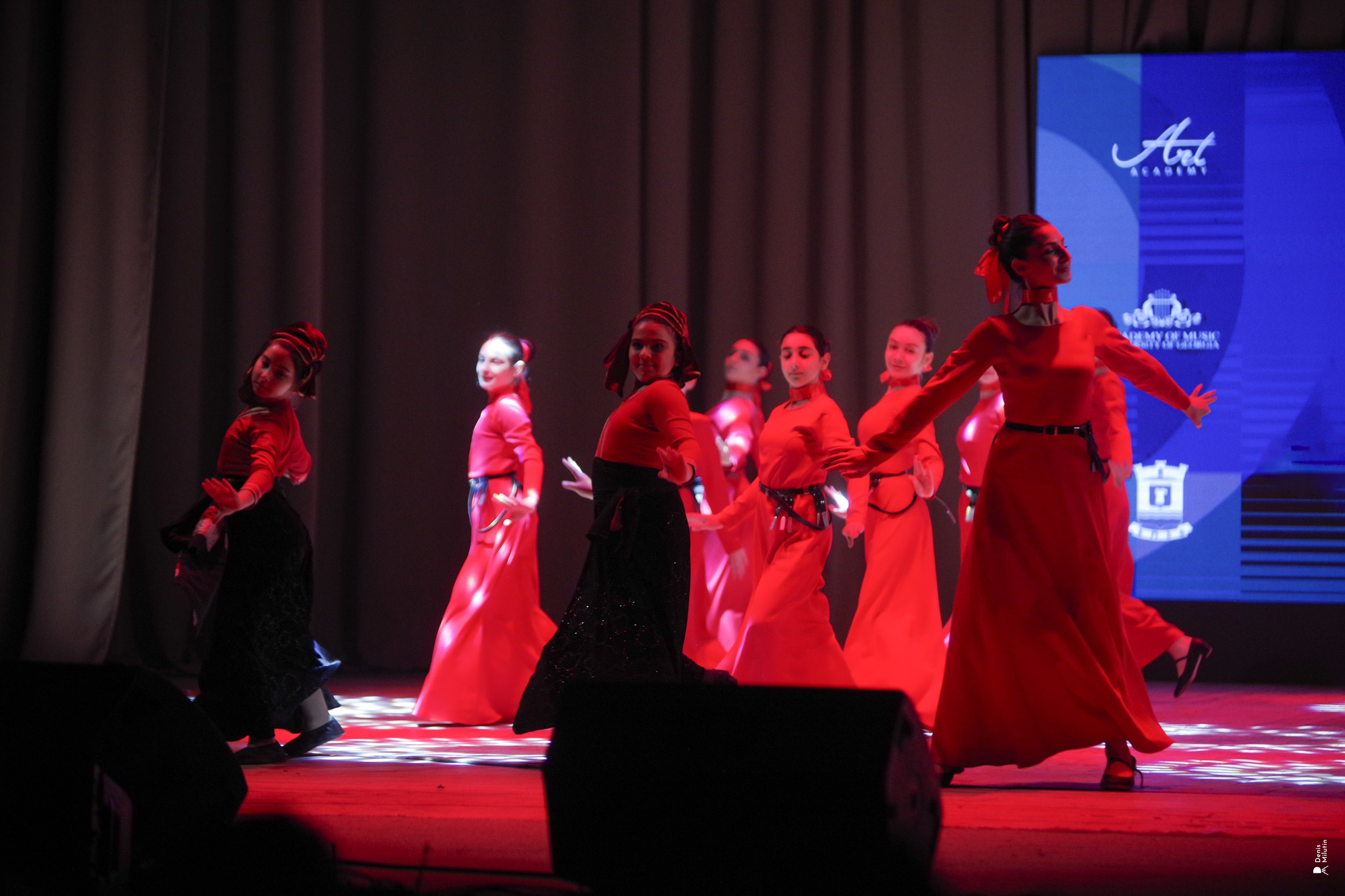 Танцы в Хоби. Портретный фотограф Денис Милютин