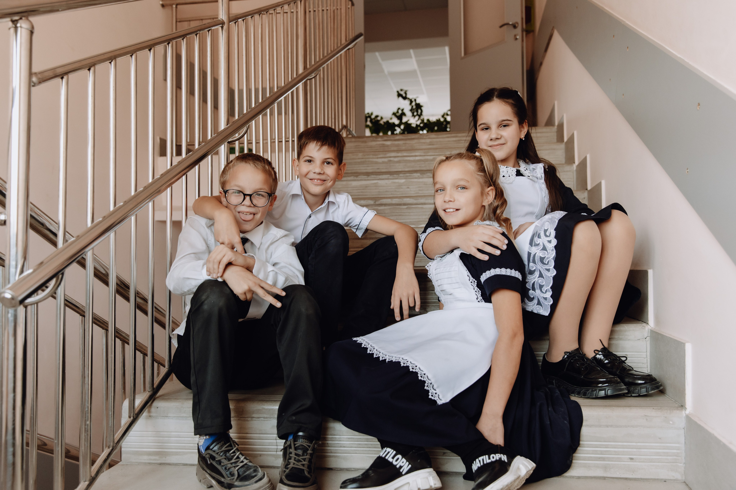 Школьные альбомы в Чернянке. Фотограф Максим Никонов