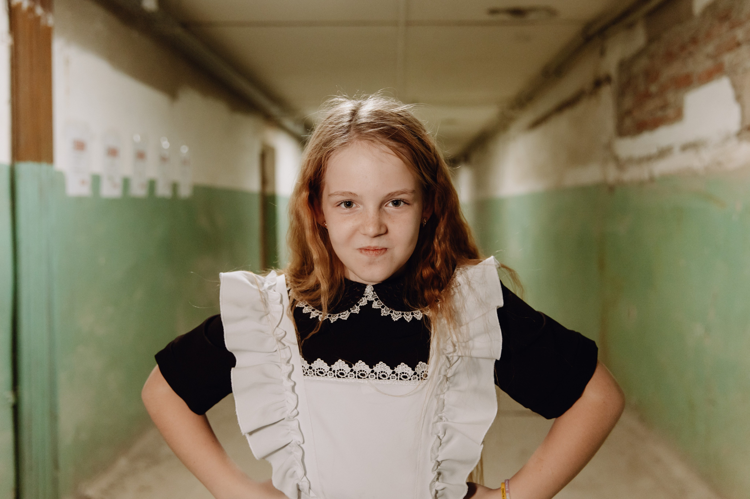 Школьные альбомы в Чернянке. Фотограф Максим Никонов