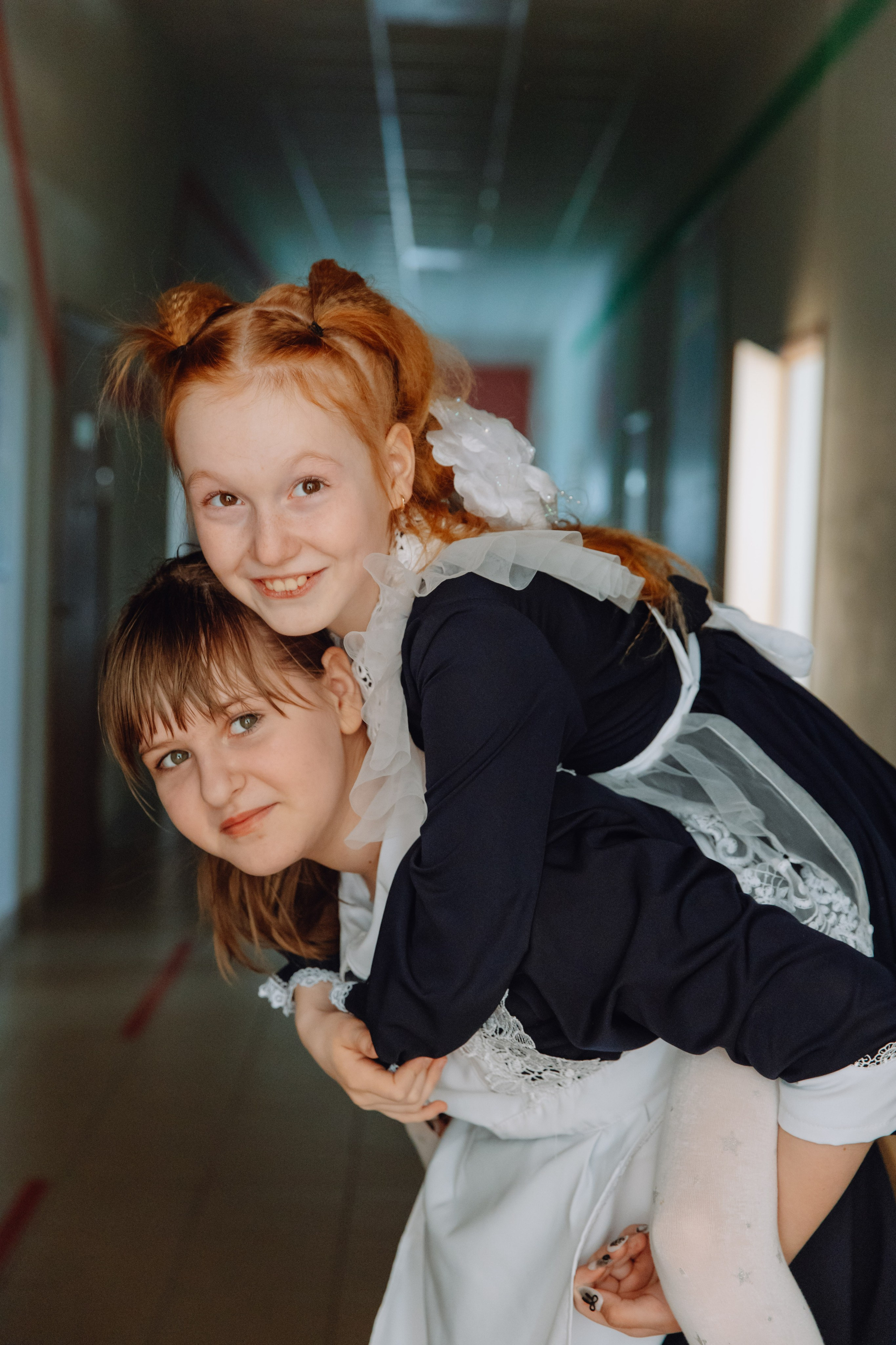 Школьные альбомы в Чернянке. Фотограф Максим Никонов