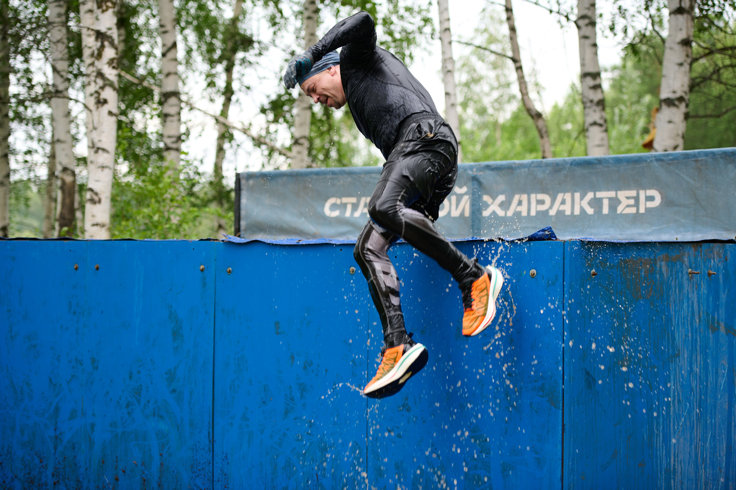 Фоторепортаж с забега Стальной характер в Сургуте, 5 июля 2025. Репортажный и семейный фотограф — Шелихов Сергей