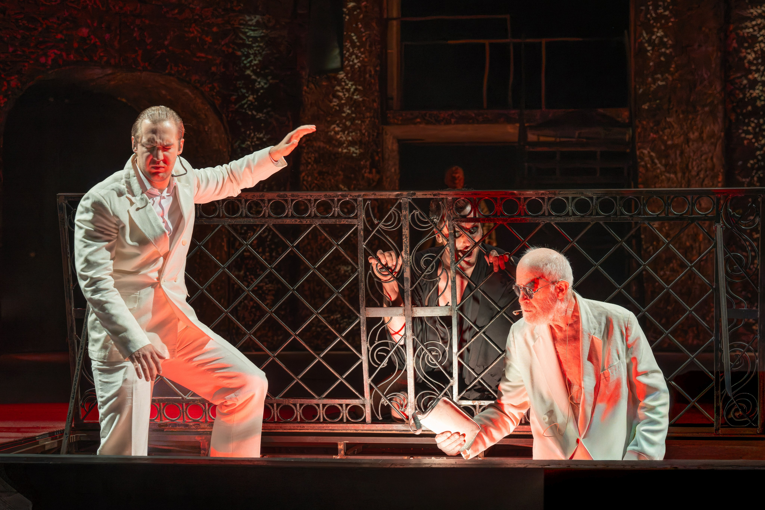 Театр Моссовета: Иисус Христос Супервезда — 35 лет на сцене. Сайт фотографа Сергея Абрамова