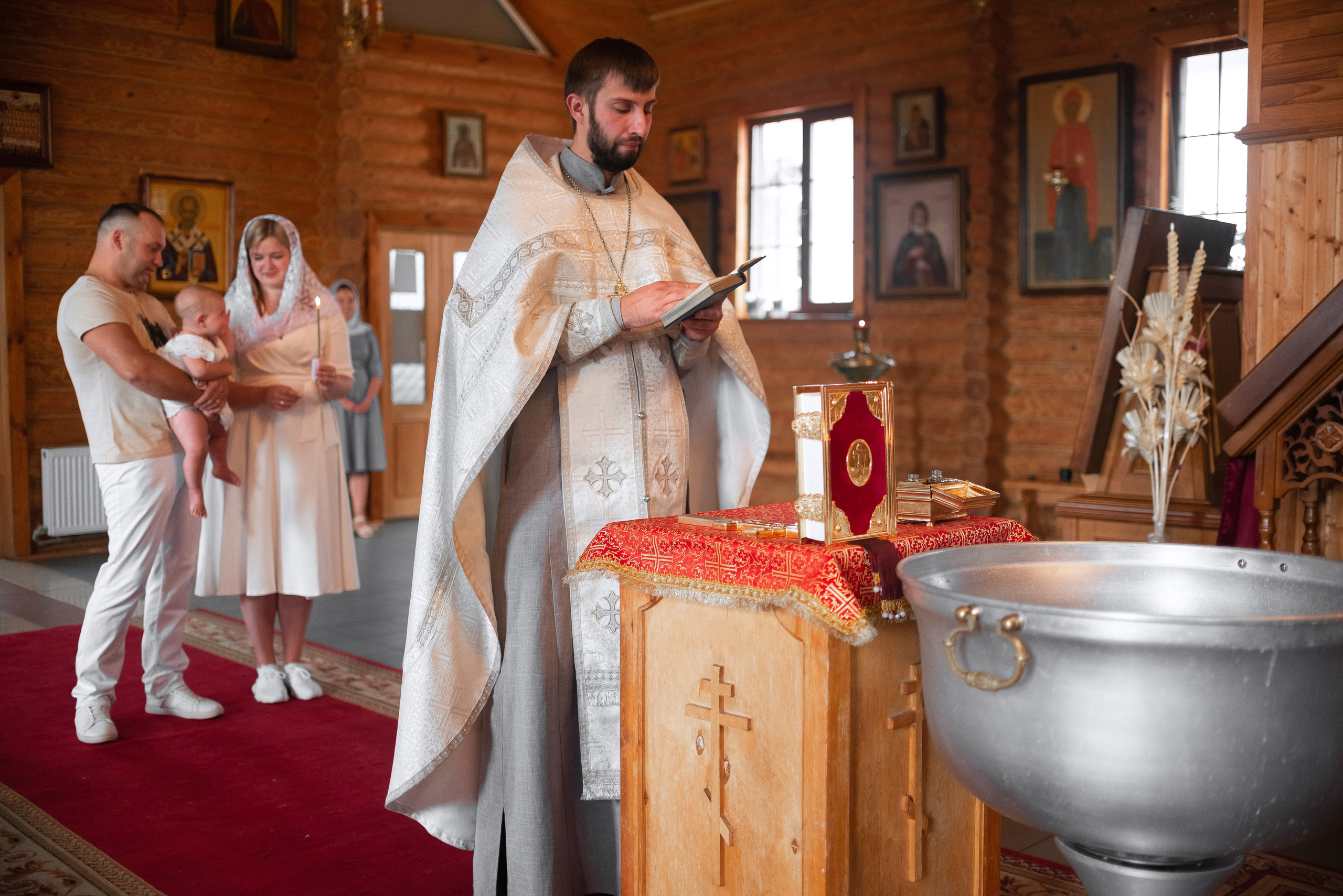 Крещение Софии в хр.Георгия Победоносца в Смиловичах. Семейный фотограф на выписку из роддома и крещение Минск Настя Гришук