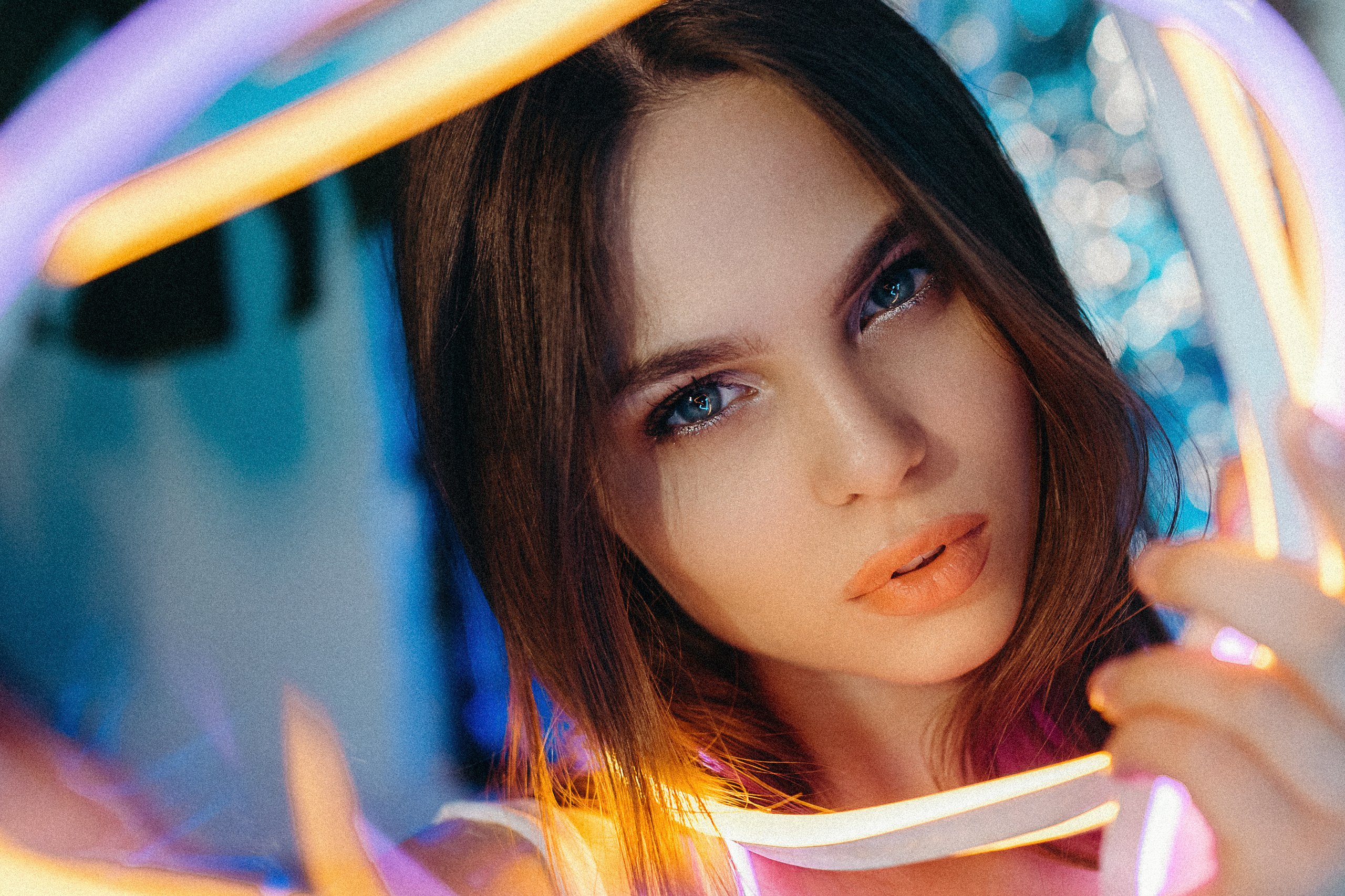 2019. Неон нынче в моде. Марго