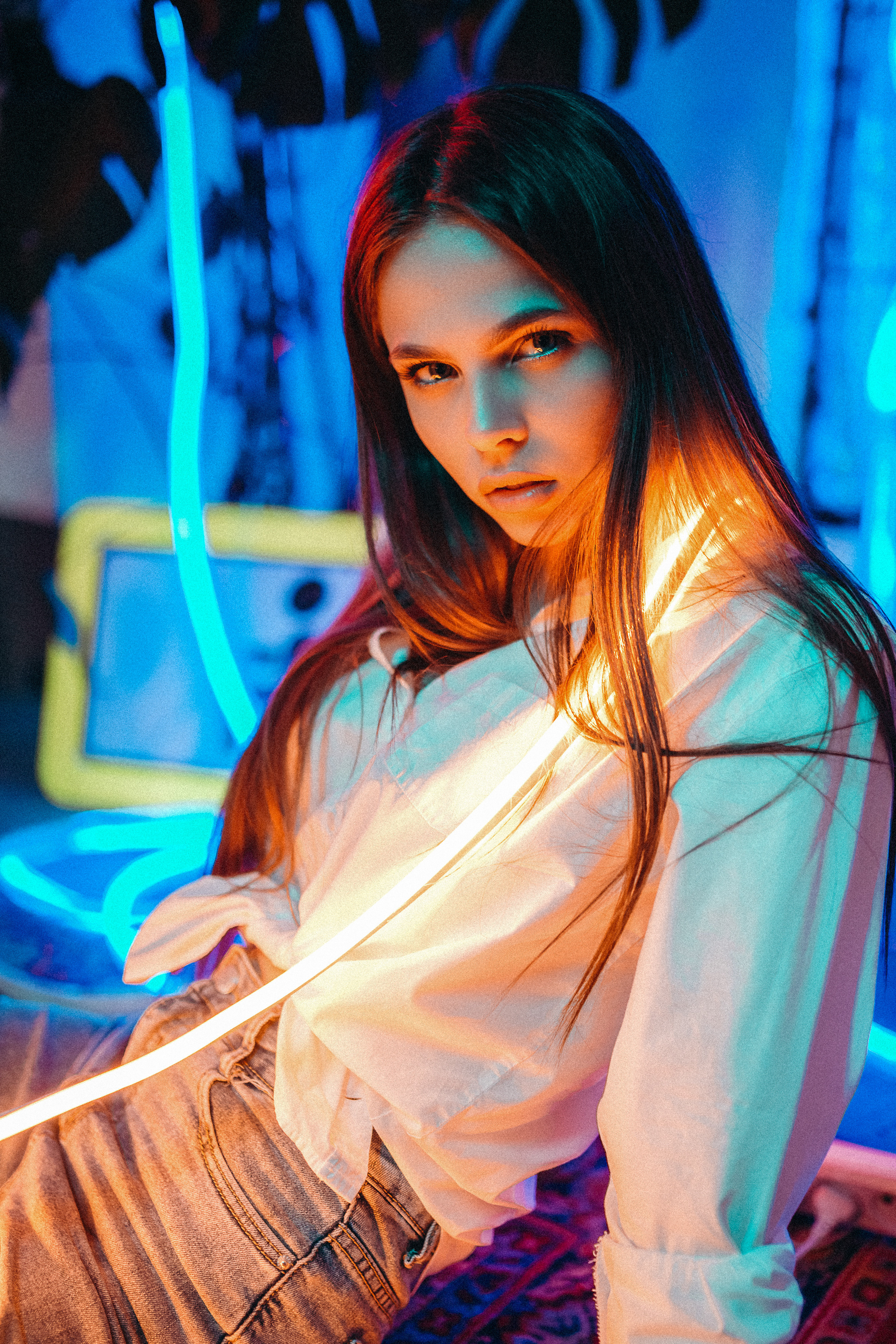 2019. Неон нынче в моде. Марго