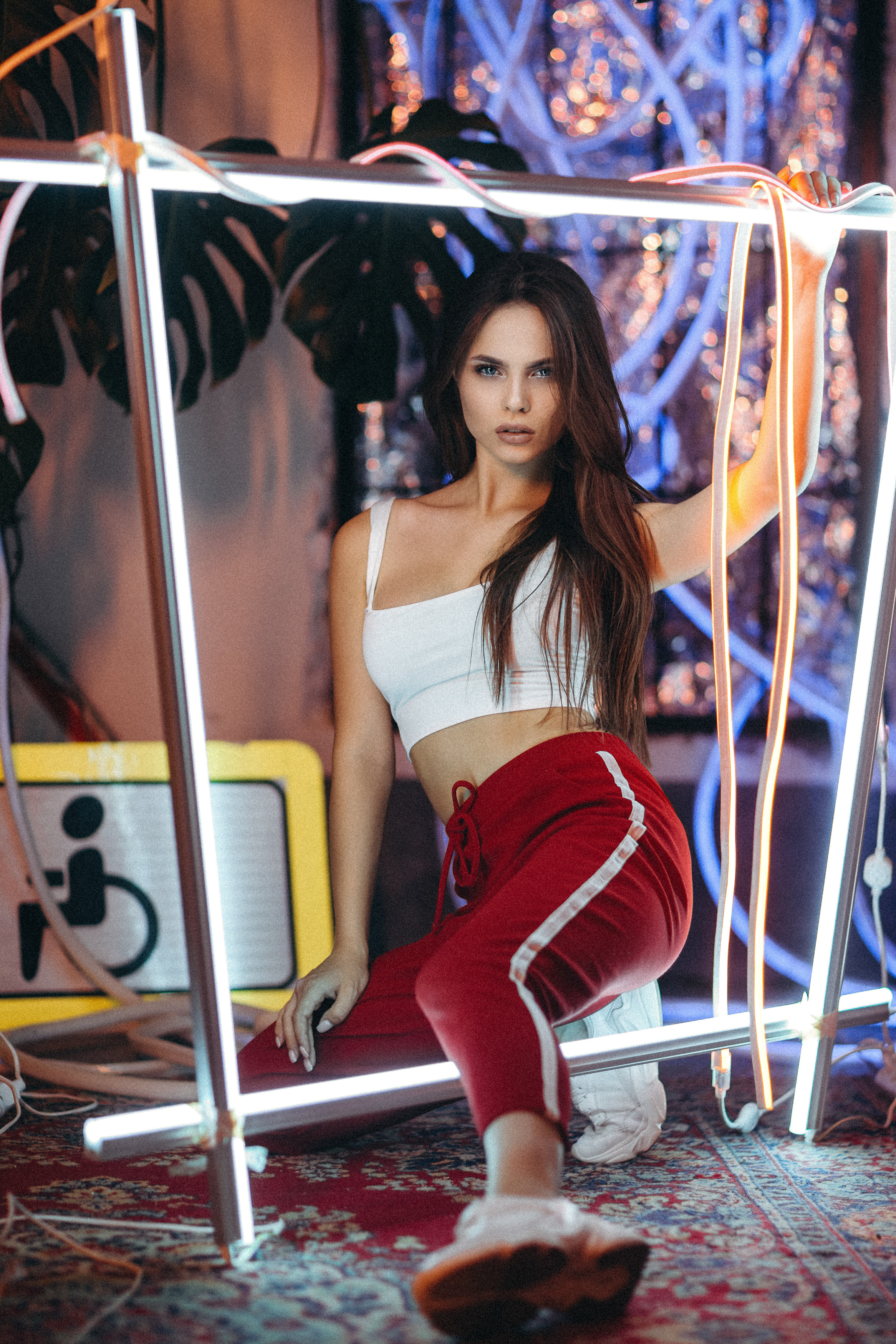 2019. Неон нынче в моде. Марго