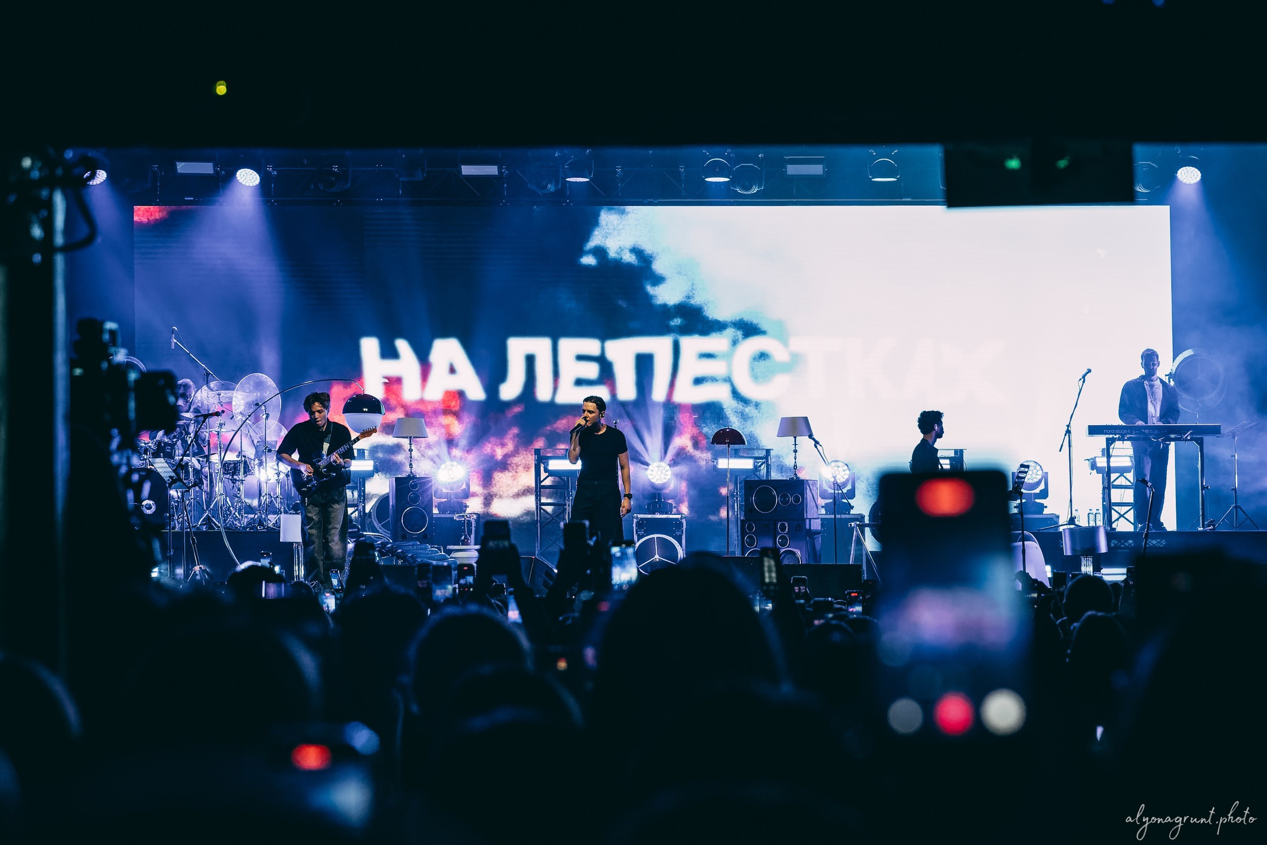 Ваня Дмитриенко, фоторепортаж СПб, A2, 23.10.2025. Алена Адрианова: фотограф в Санкт-Петербурге