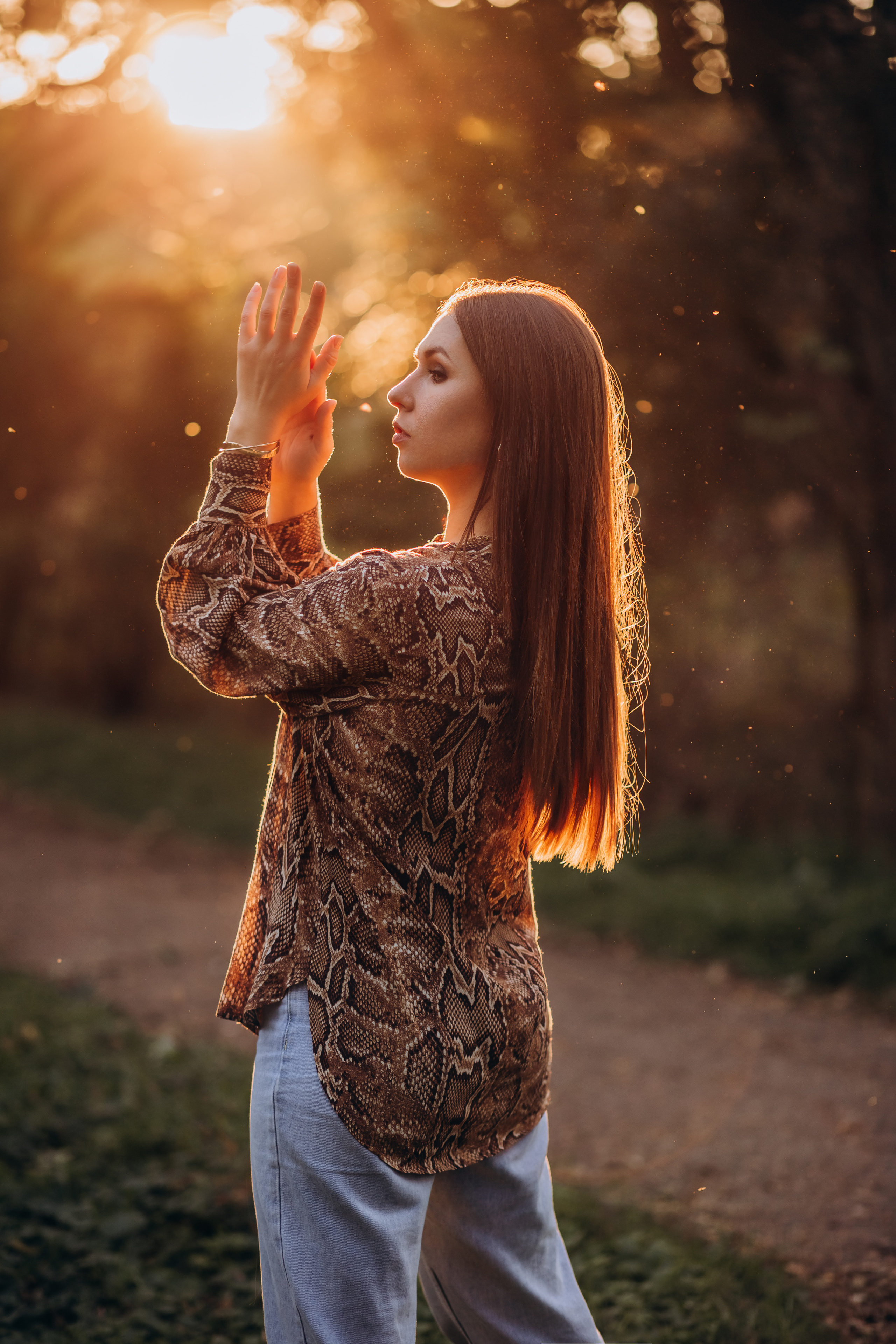 Анна в лучах закатного солнца. Фотограф Новокубанск Армавир Федосеева Алина