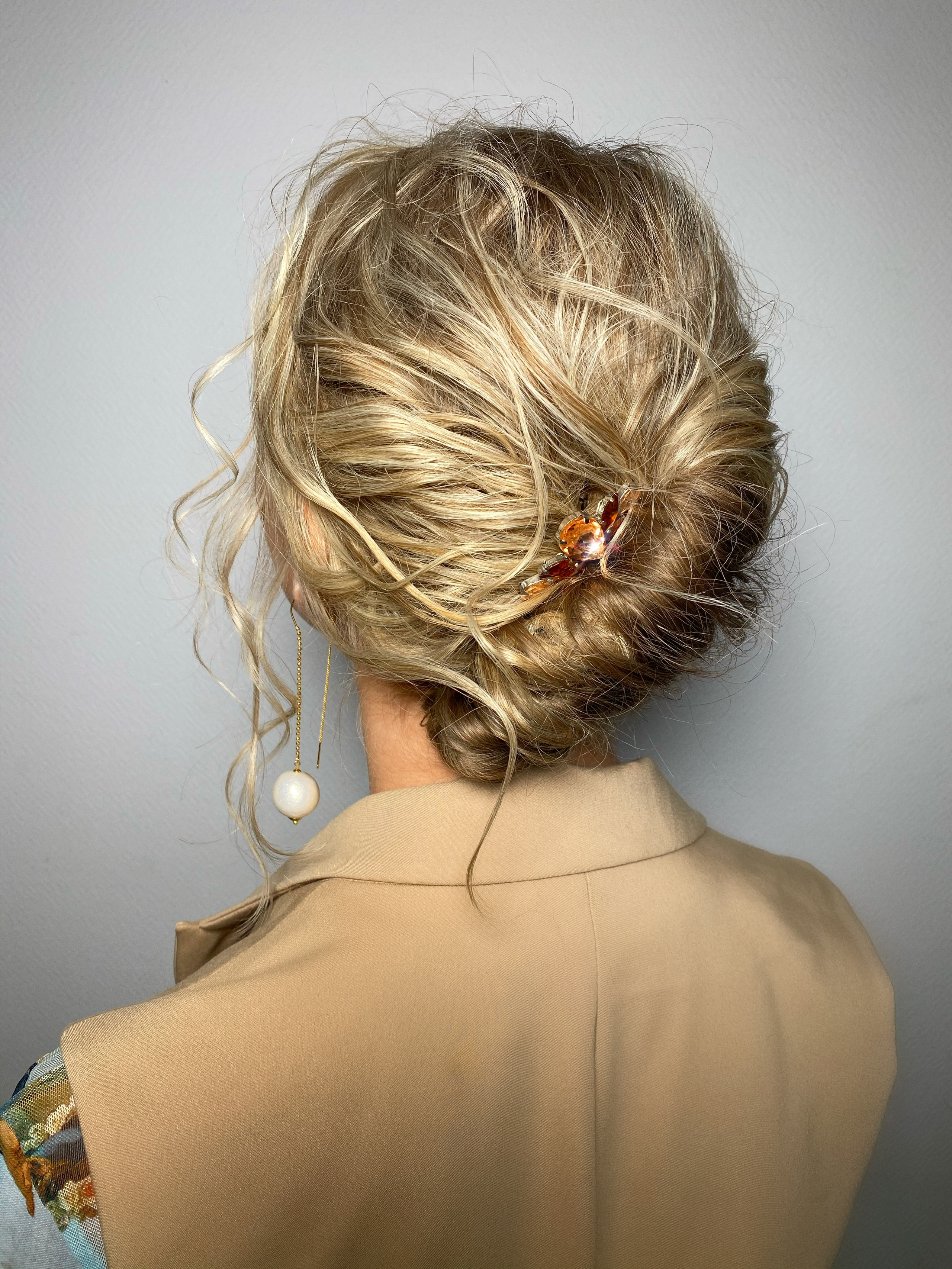 Прически, укладки. Студия визажистов, стилистов по прическам, бровистов и мастеров по ресницам