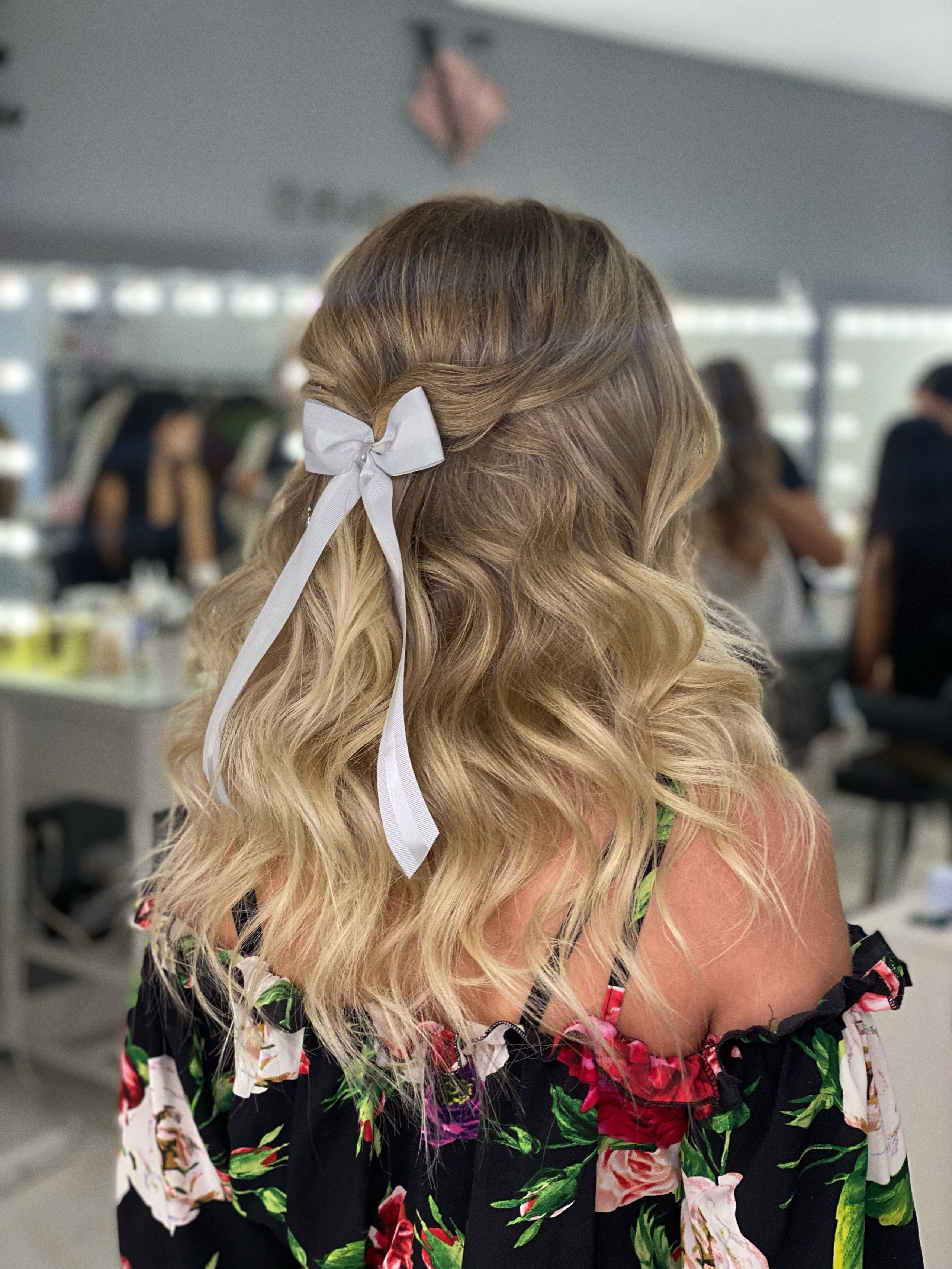 Прически, укладки. Студия визажистов, стилистов по прическам, бровистов и мастеров по ресницам