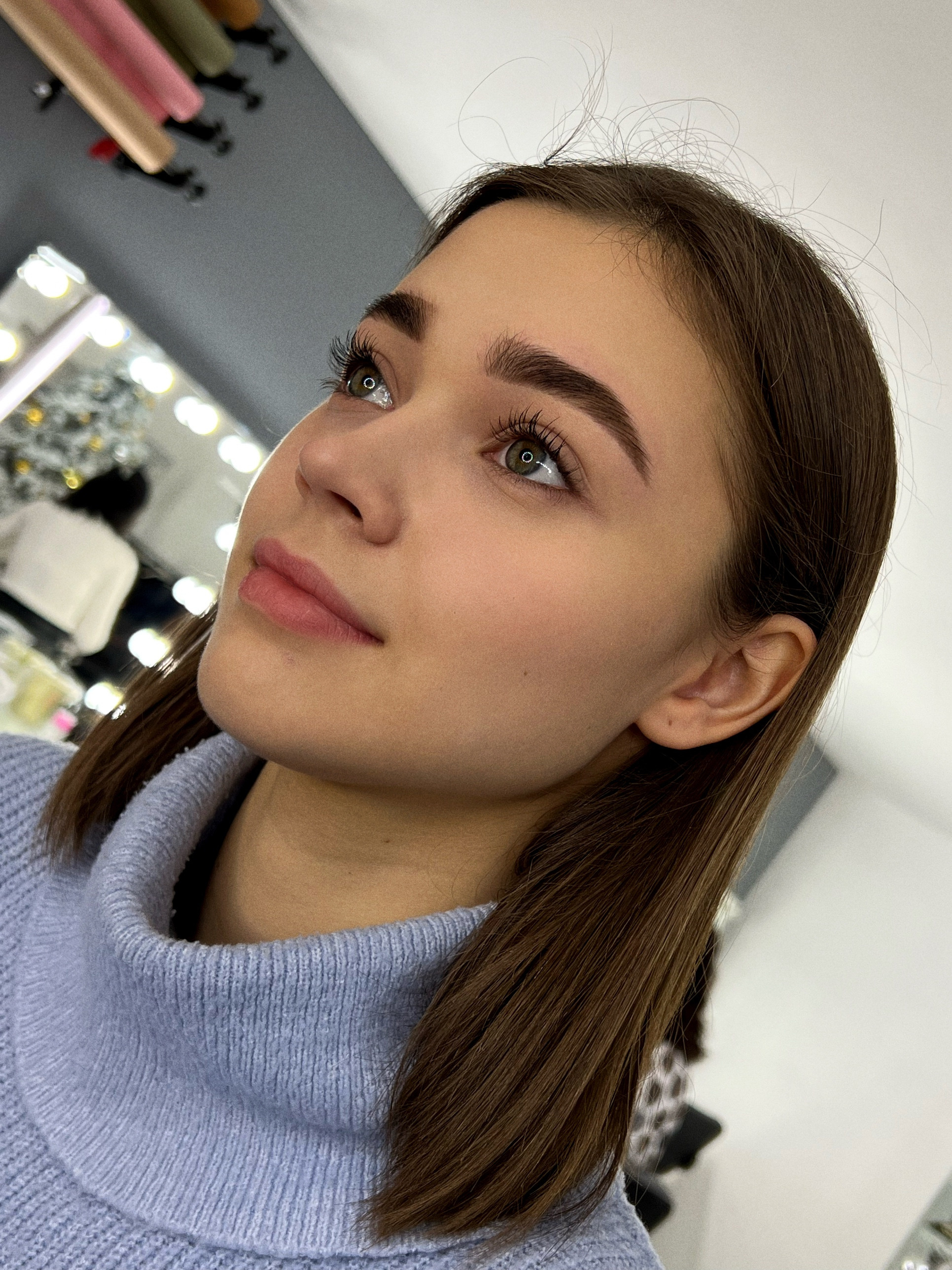 Брови. Студия визажистов, стилистов по прическам, бровистов и мастеров по ресницам