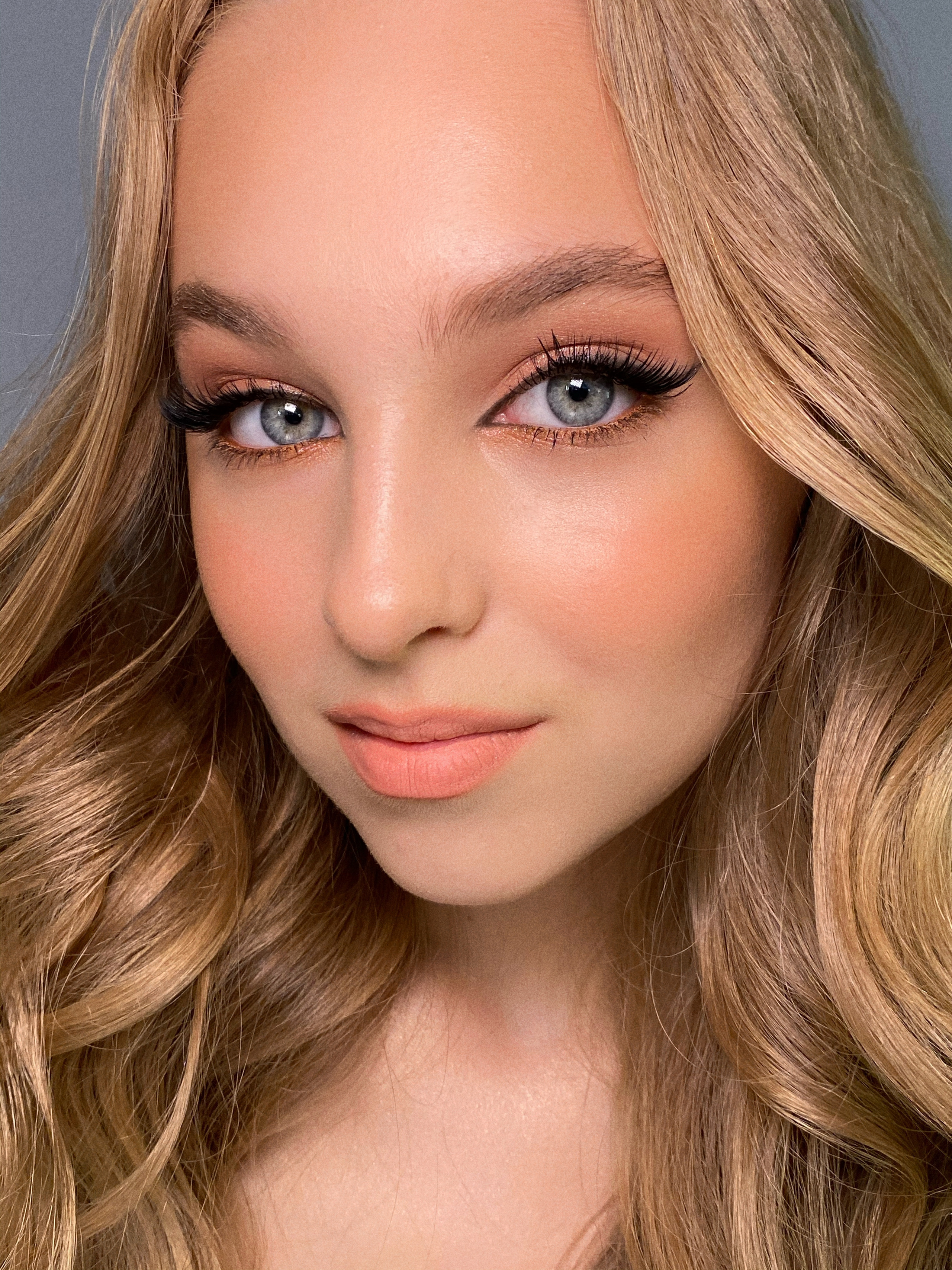 Образы. Студия визажистов, стилистов по прическам, бровистов и мастеров по ресницам