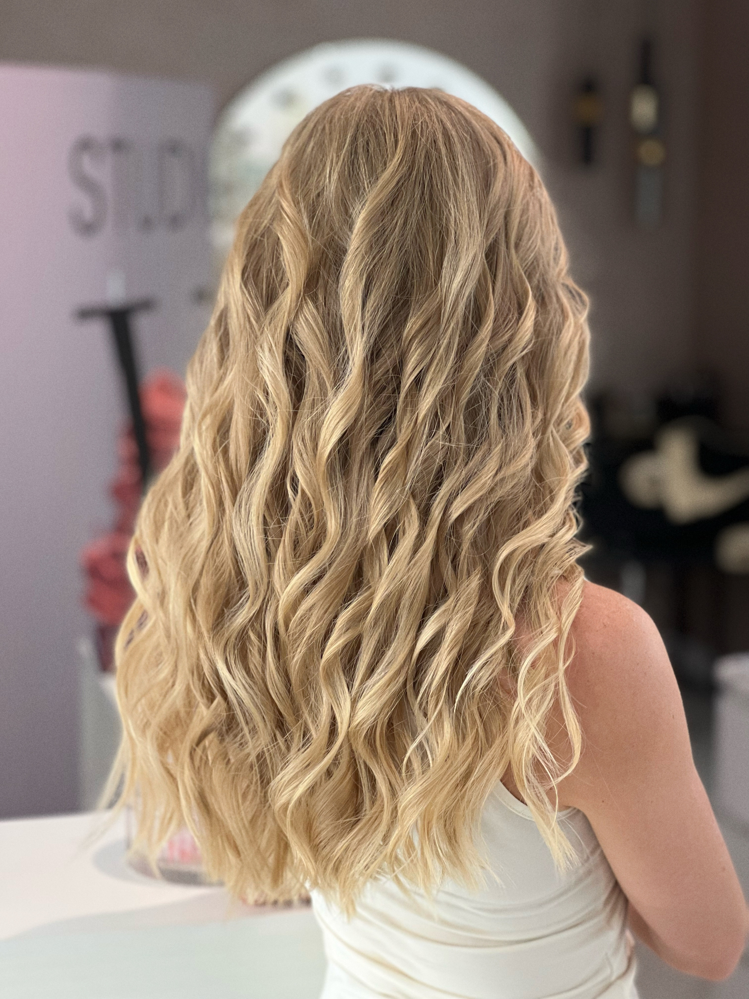 Прически, укладки. Студия визажистов, стилистов по прическам, бровистов и мастеров по ресницам