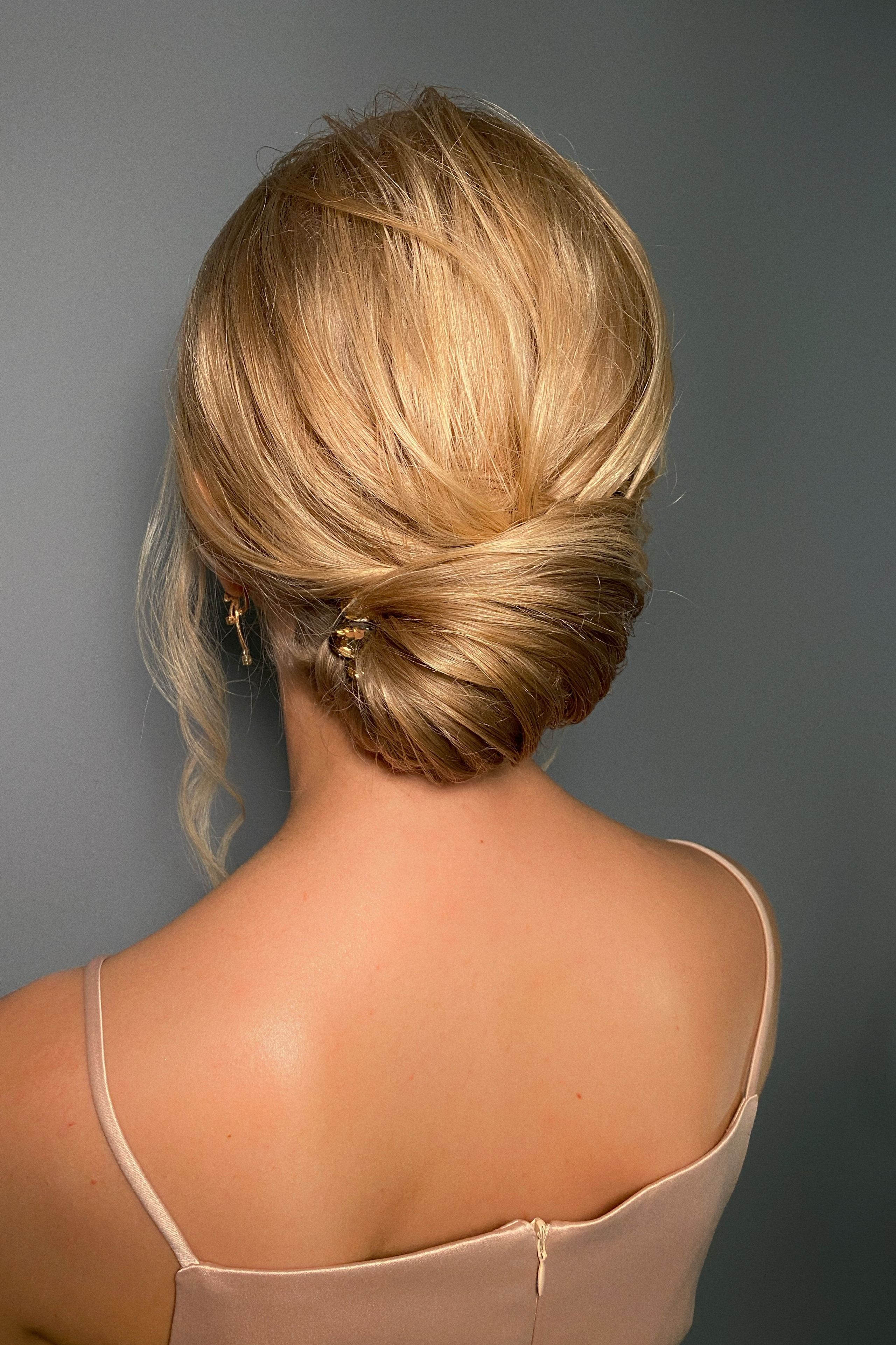 Прически, укладки. Студия визажистов, стилистов по прическам, бровистов и мастеров по ресницам