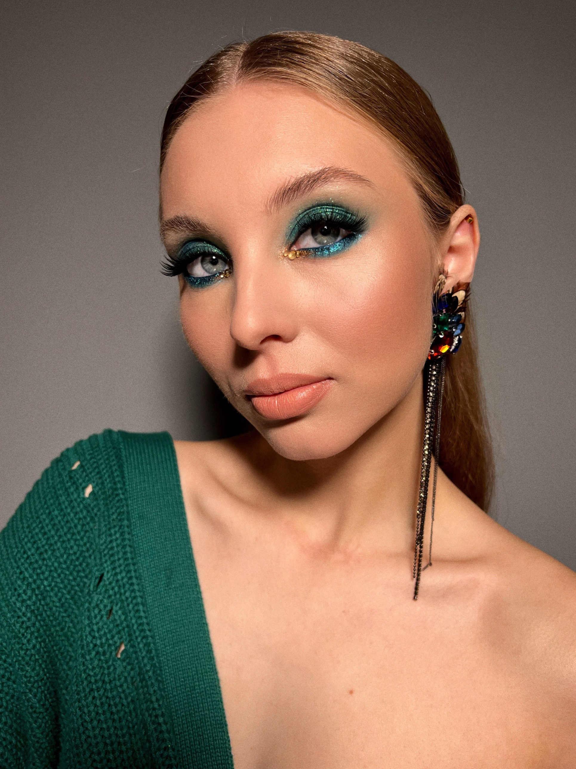 Образы. Студия визажистов, стилистов по прическам, бровистов и мастеров по ресницам