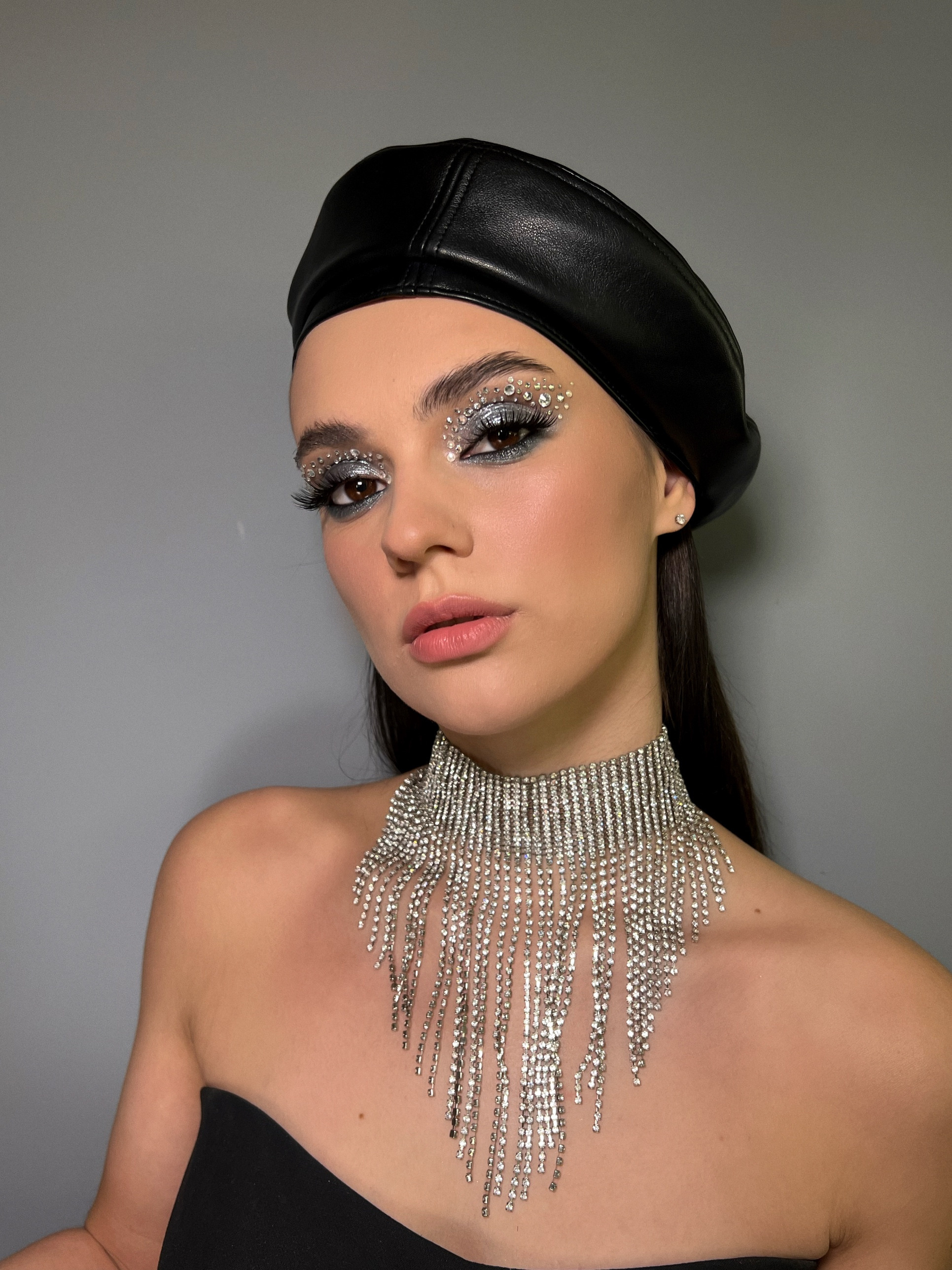 Образы. Студия визажистов, стилистов по прическам, бровистов и мастеров по ресницам