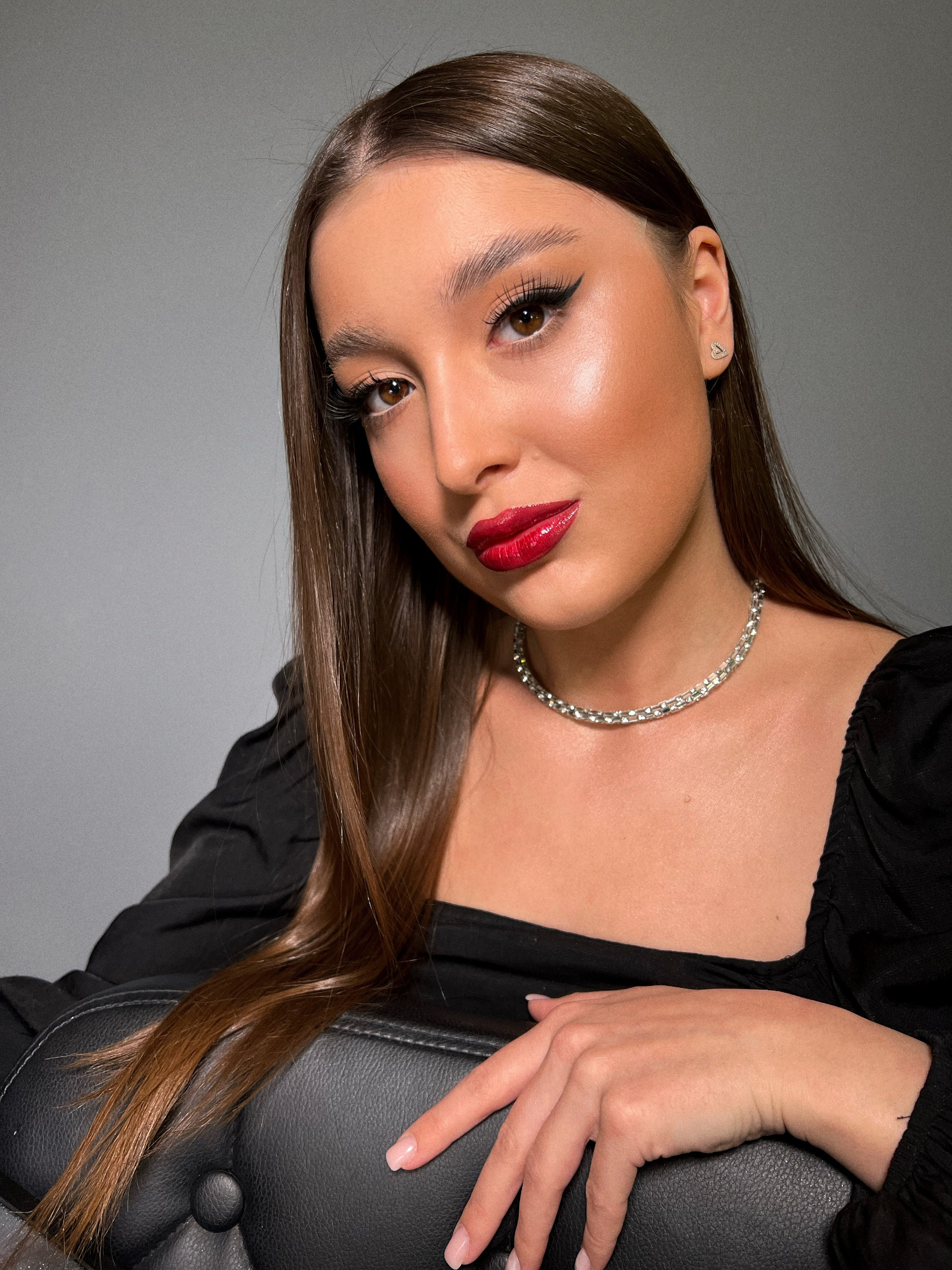 Образы. Студия визажистов, стилистов по прическам, бровистов и мастеров по ресницам