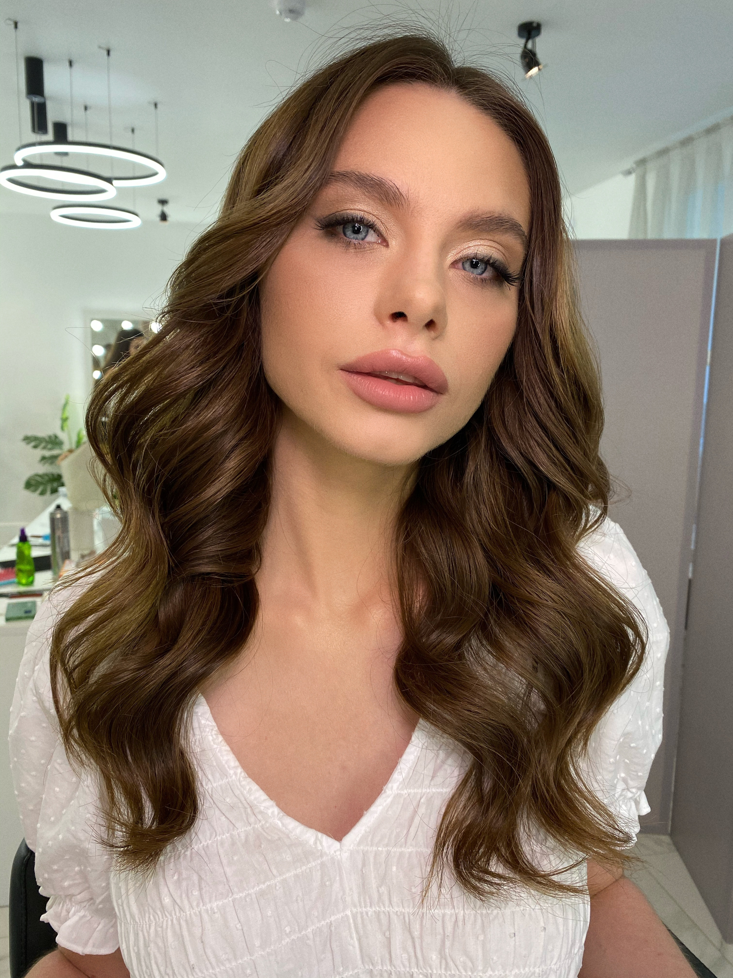 Образы. Студия визажистов, стилистов по прическам, бровистов и мастеров по ресницам