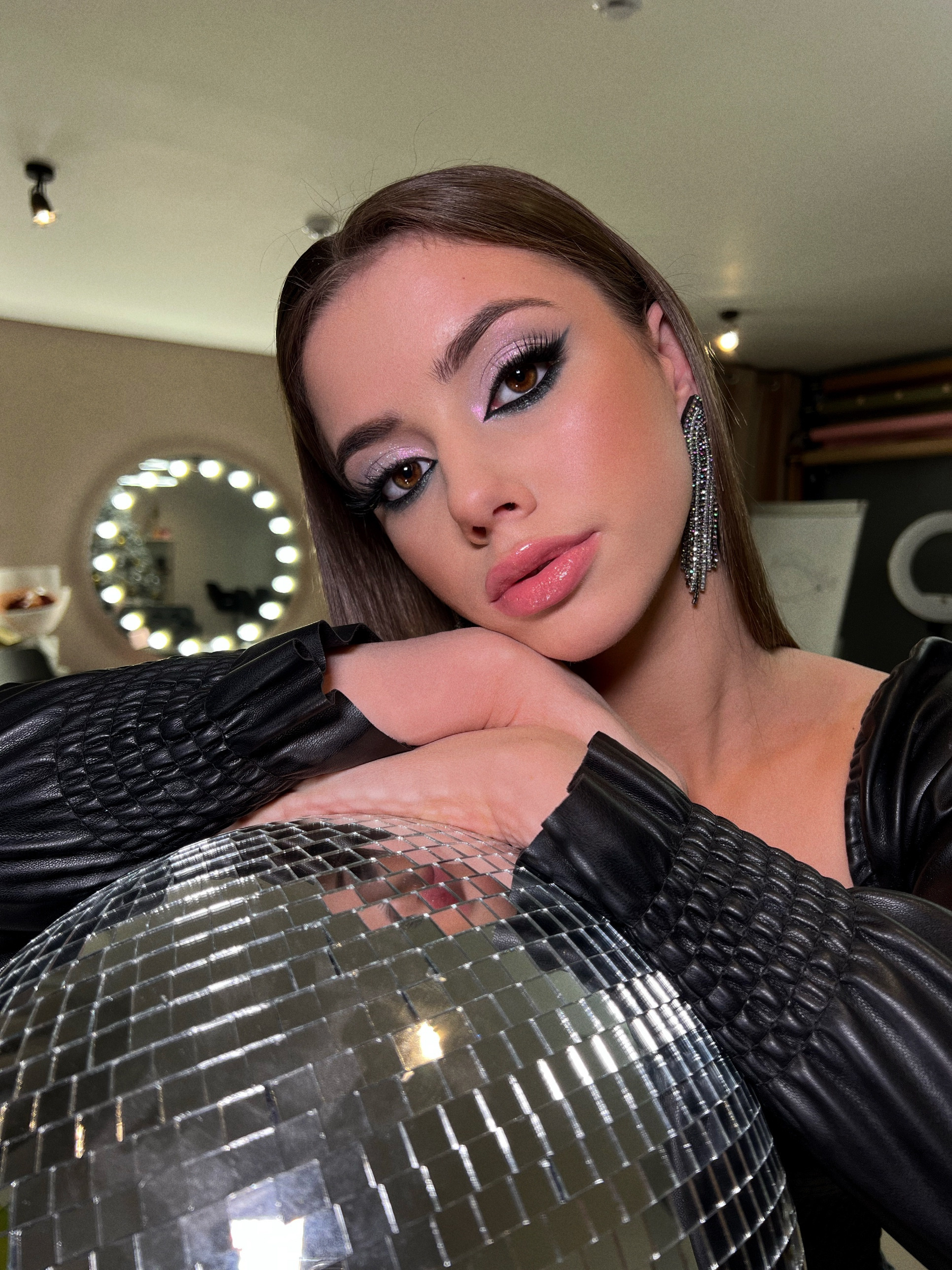 Образы. Студия визажистов, стилистов по прическам, бровистов и мастеров по ресницам