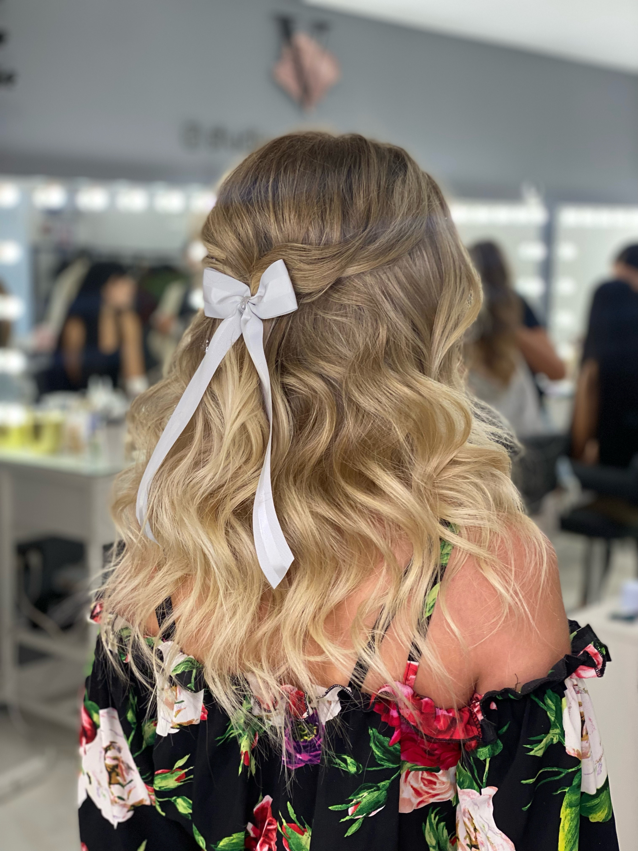 Прически, укладки. Студия визажистов, стилистов по прическам, бровистов и мастеров по ресницам