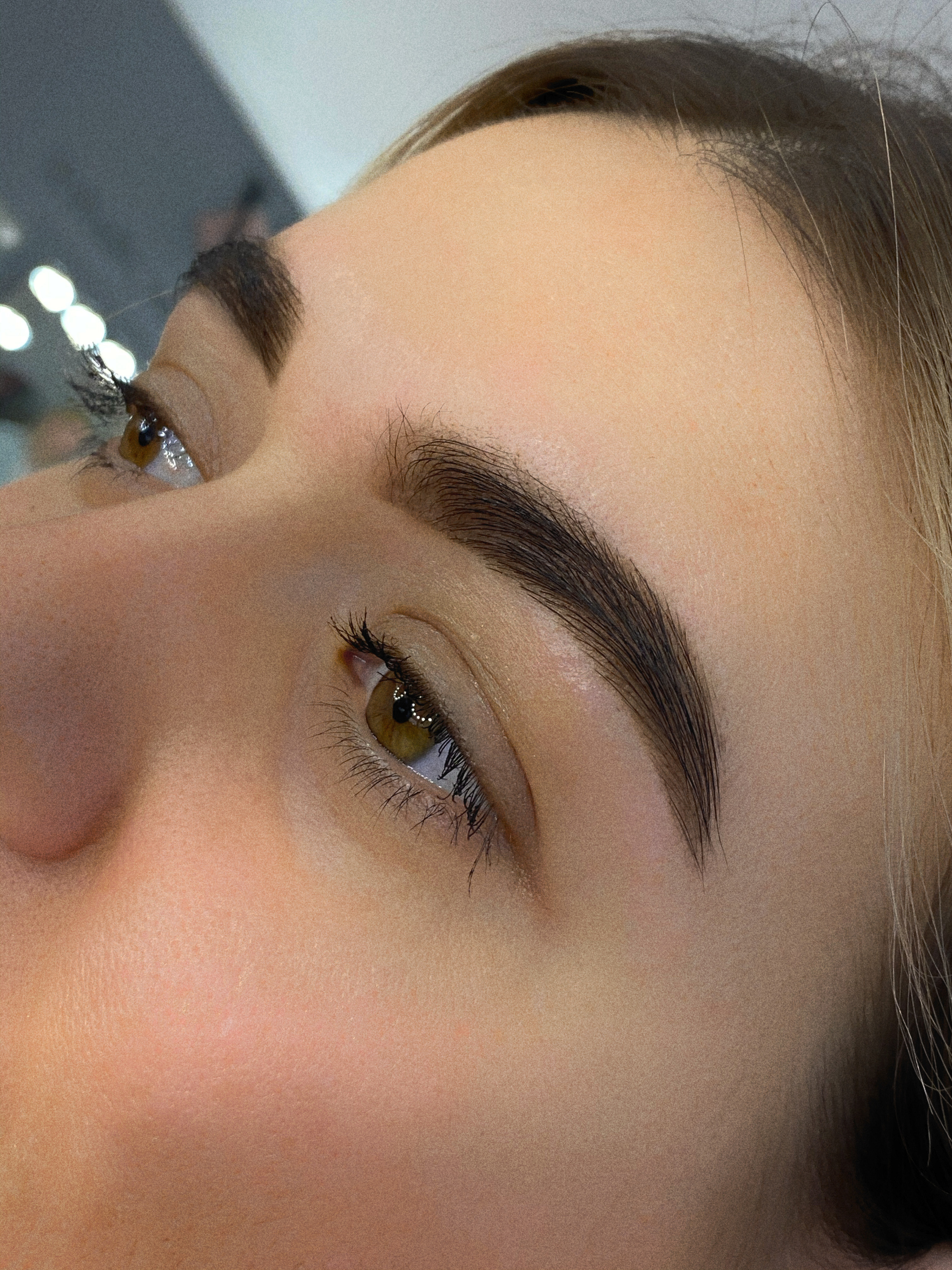 Брови. Студия визажистов, стилистов по прическам, бровистов и мастеров по ресницам