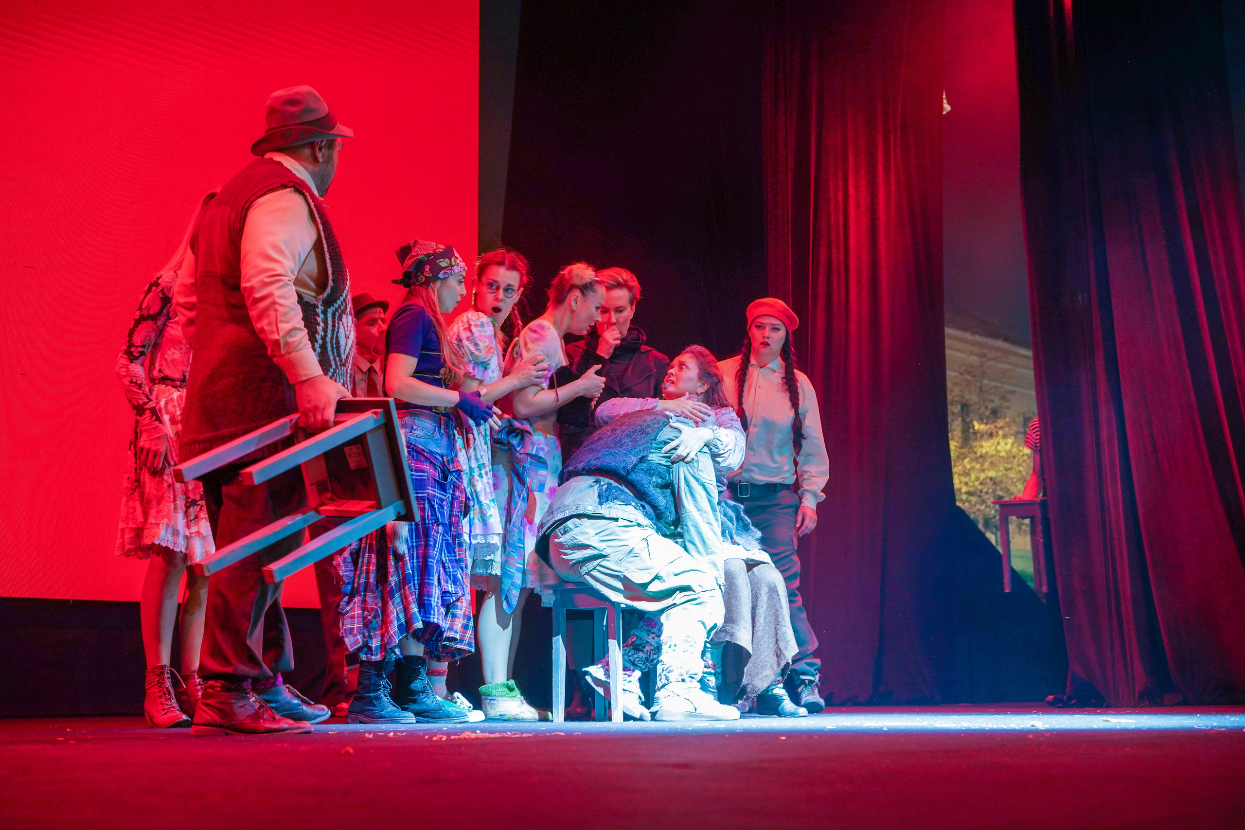 Спектакль «Всюду жизнь», Егор Дружинин. ZAGLADIN Bureau