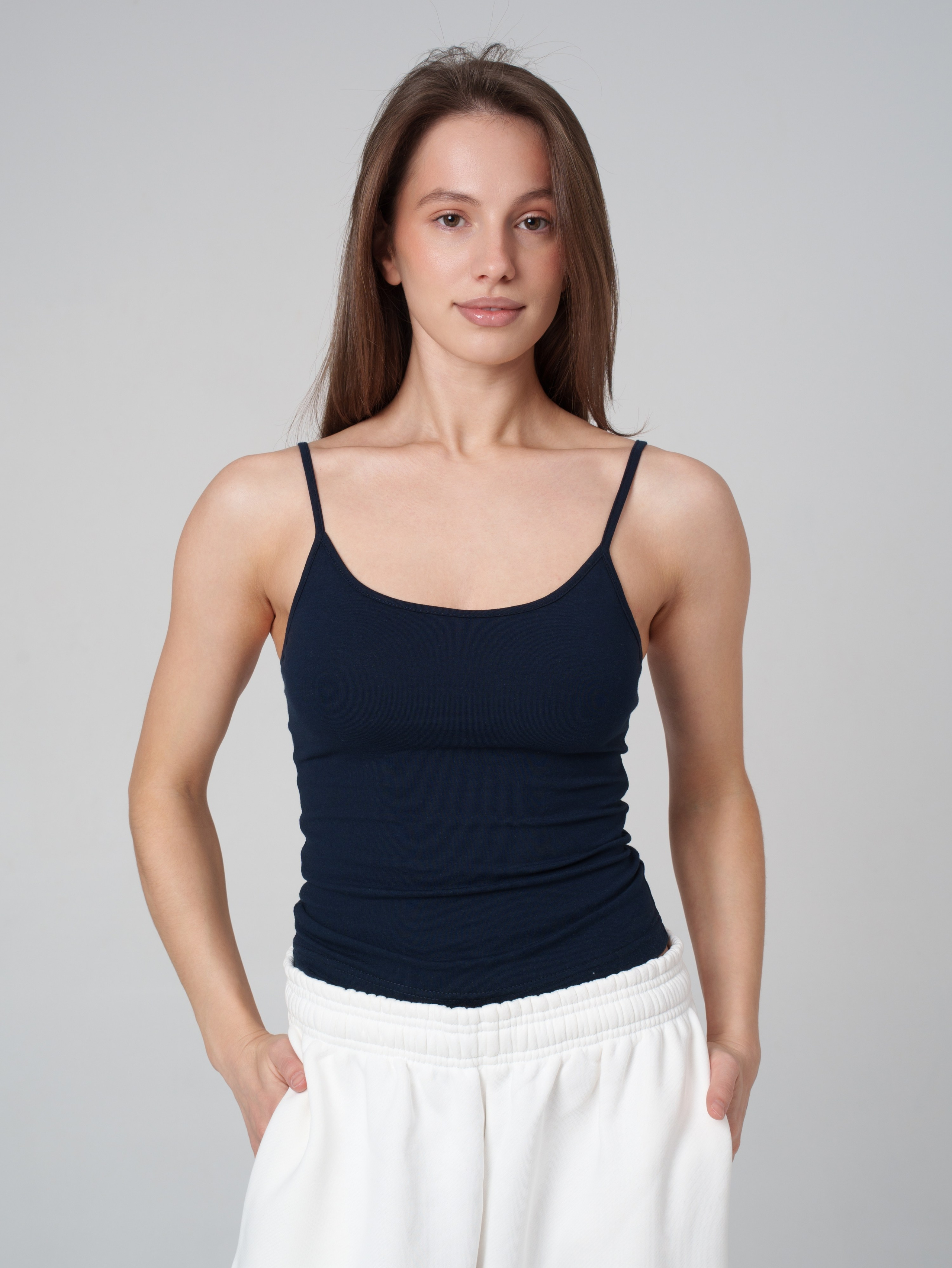 Топы на сером фоне. Иван Упоров — фотограф, рилсмейкер чебоксары