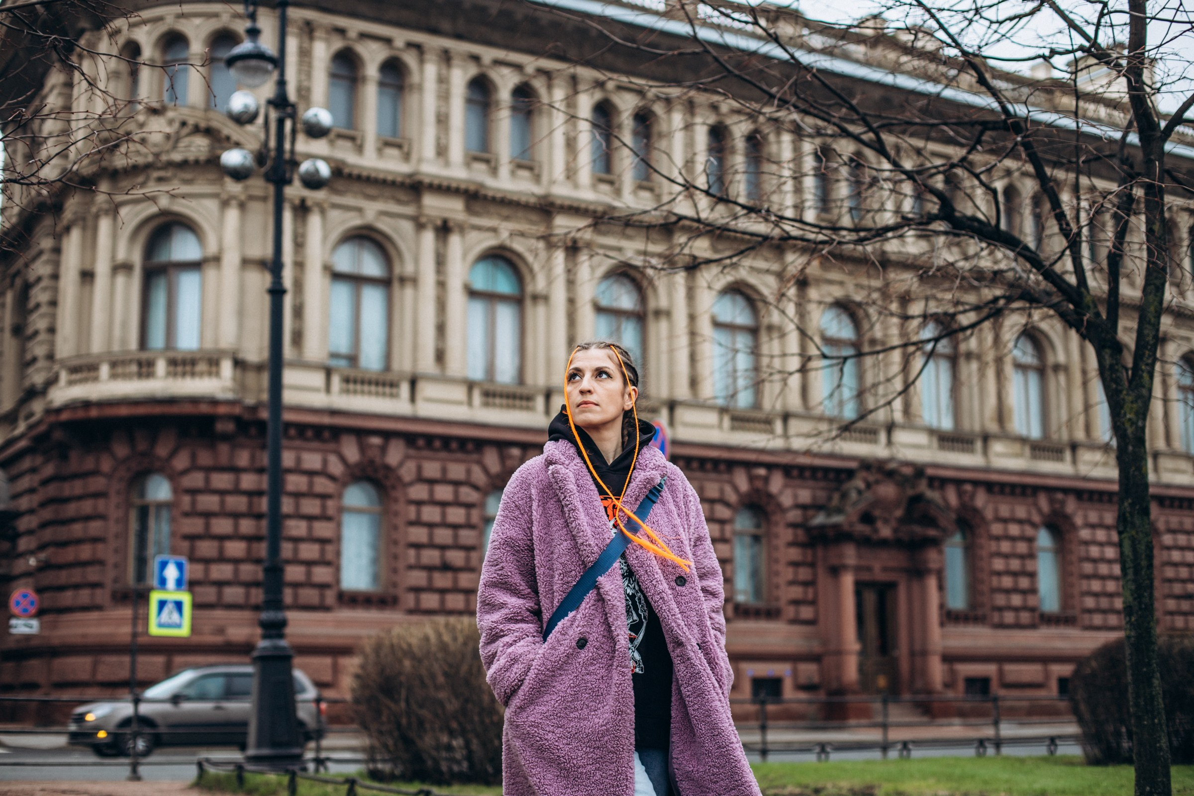 Лиза в апреле. Фотопрогулка в Петербурге. Индивидуальный и семейный фотограф в Санкт-Петербурге