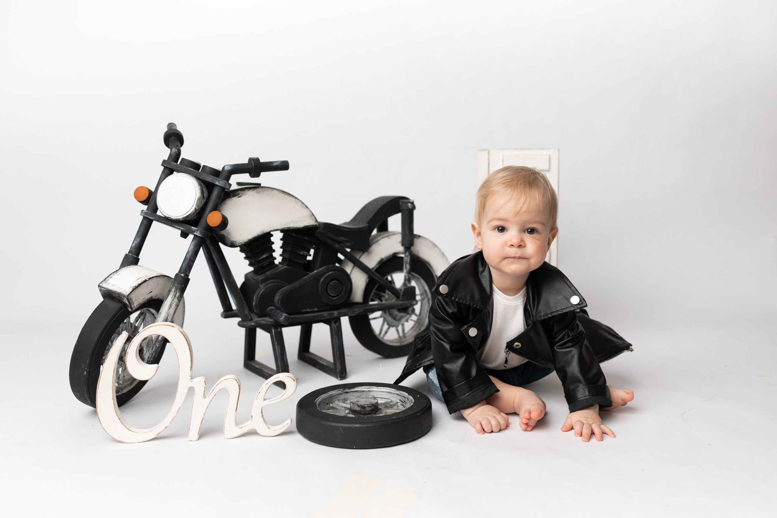 От 9 месяцев  - Фотограф новорожденных: магия детства в каждом снимке. Фотограф новорожденных: волшебные моменты первых дней жизни