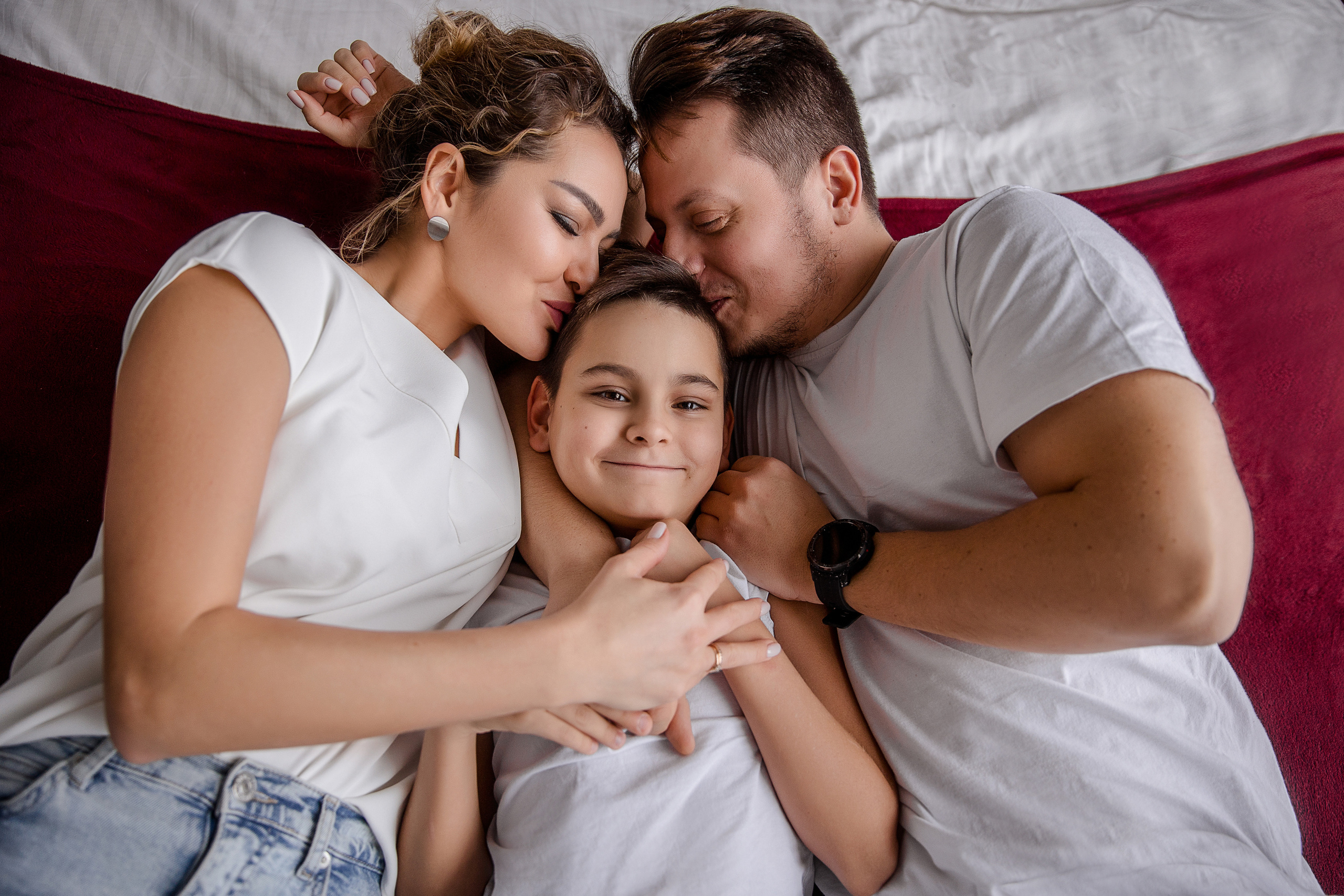 Студийная фотосессия после свадьбы. Татьяна, Иван, Егор. Семейный и детский фотограф в Москве Вера Ускова