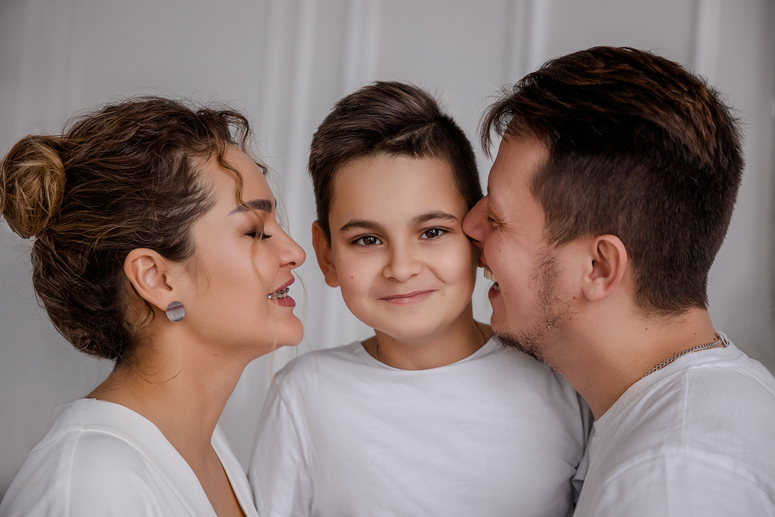 Студийная фотосессия после свадьбы. Татьяна, Иван, Егор. Семейный и детский фотограф в Москве Вера Ускова