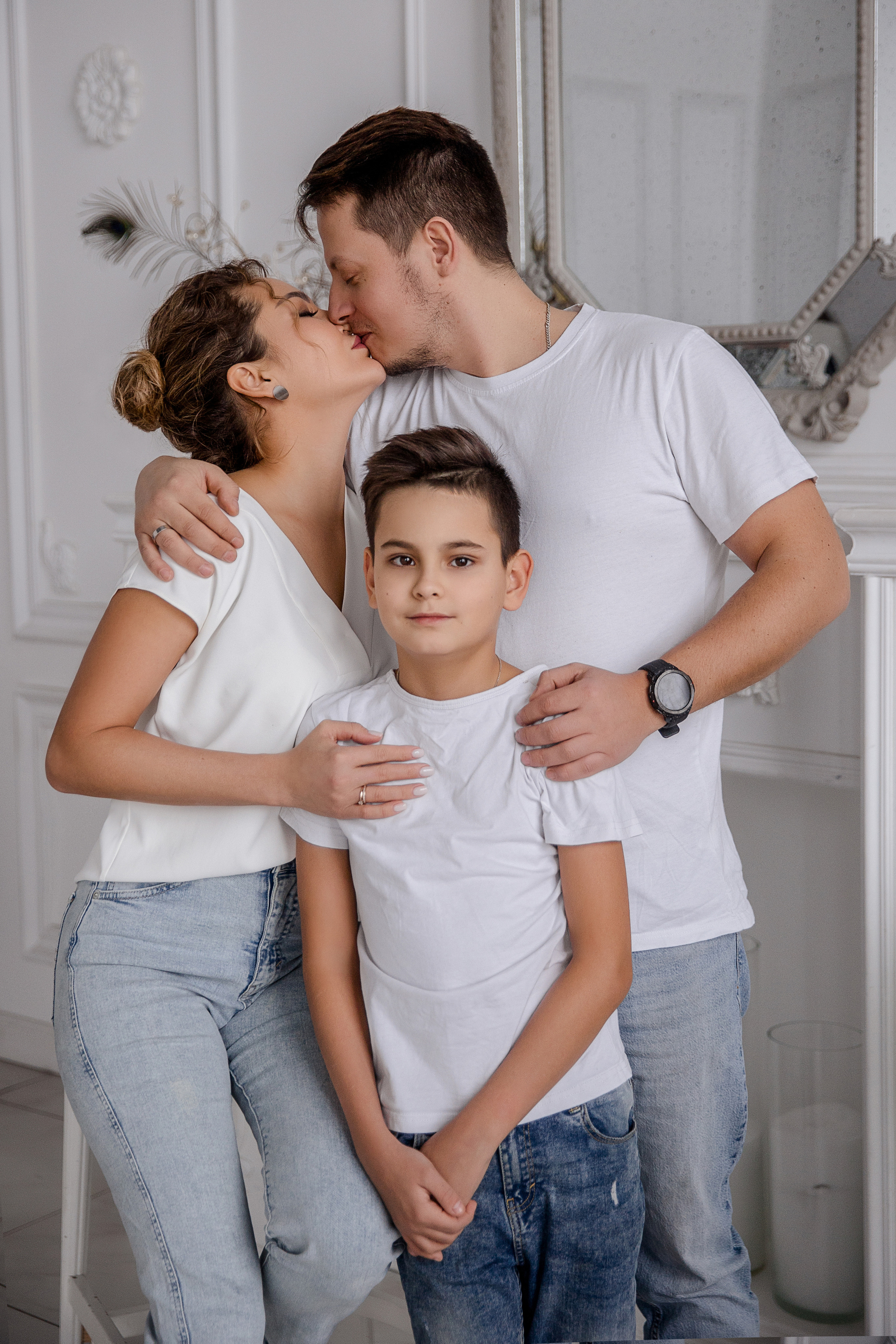 Студийная фотосессия после свадьбы. Татьяна, Иван, Егор. Семейный и детский фотограф в Москве Вера Ускова