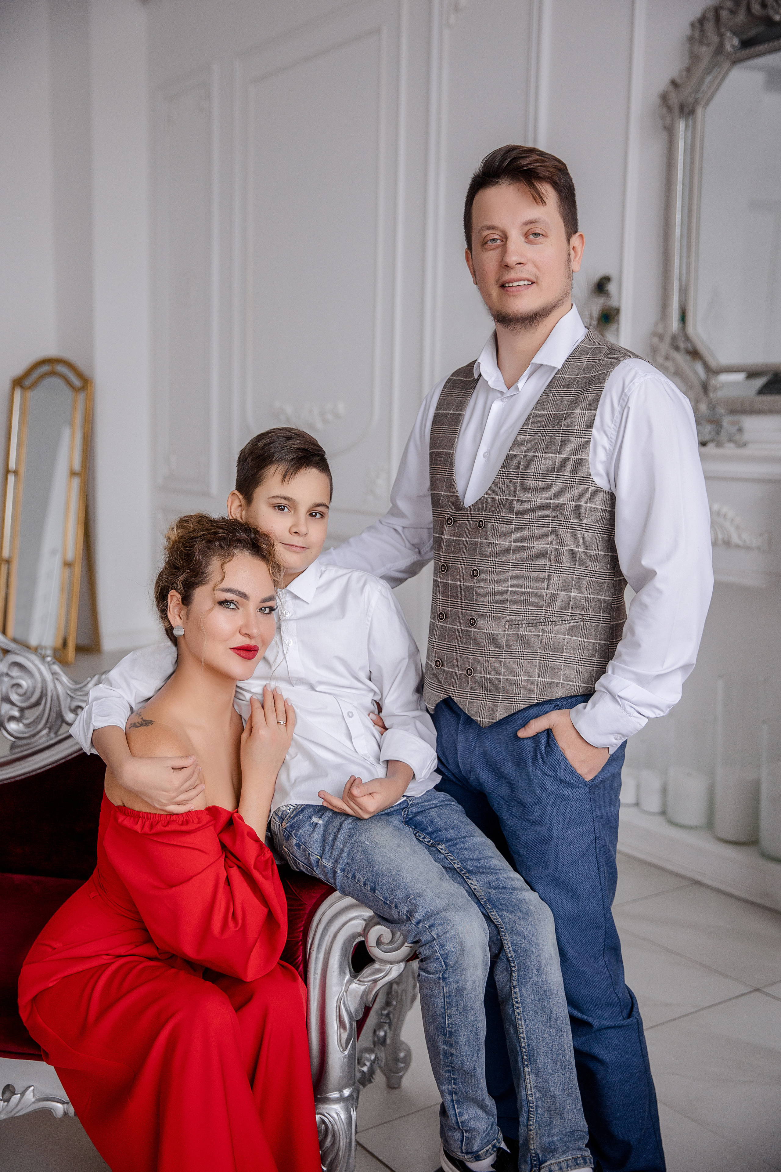 Студийная фотосессия после свадьбы. Татьяна, Иван, Егор. Семейный и детский фотограф в Москве Вера Ускова