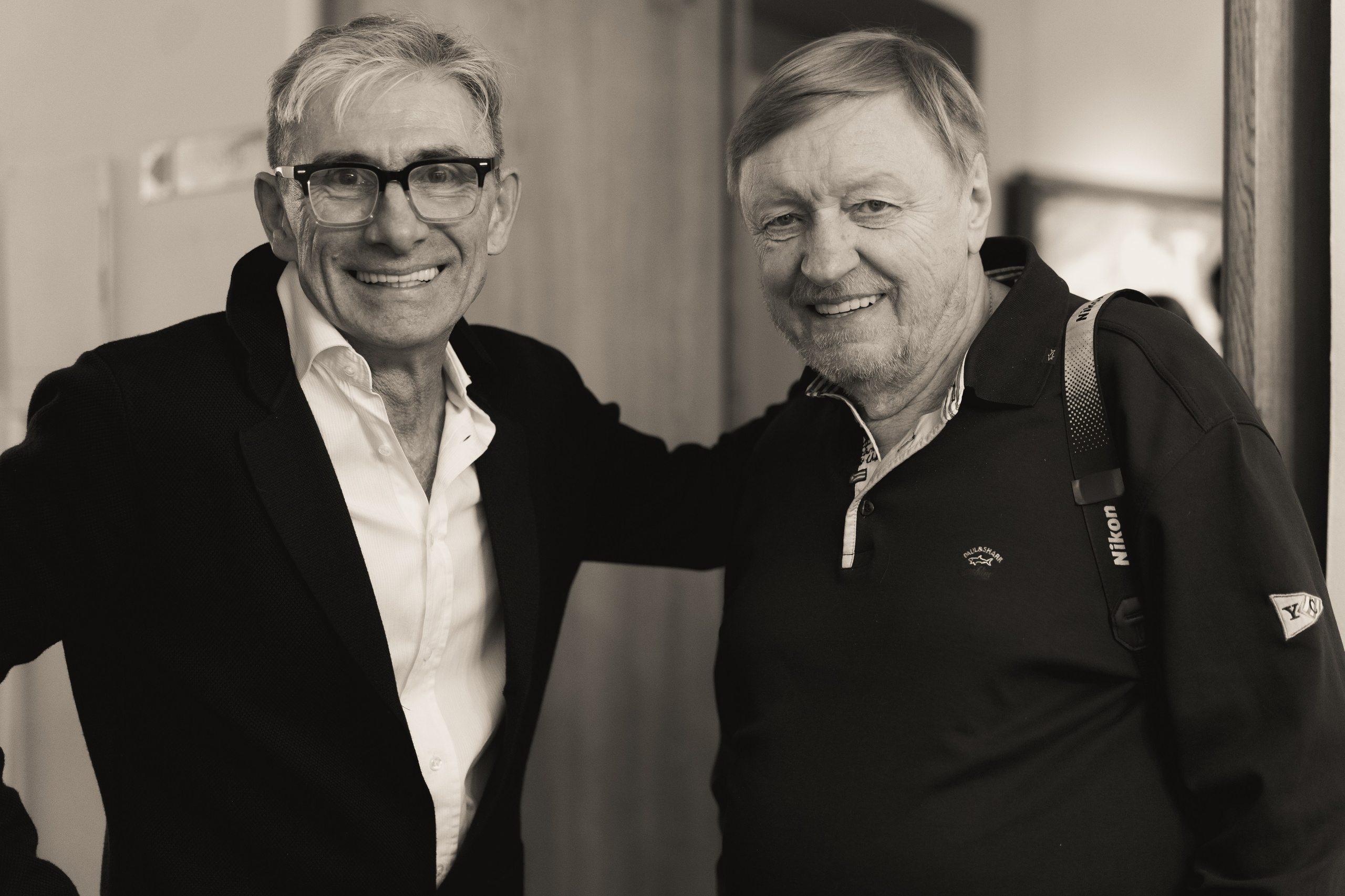 Съёмка открытия вытсавки художника Ильи Даньшина. Лиза Фирстова — самый добрый фотограф